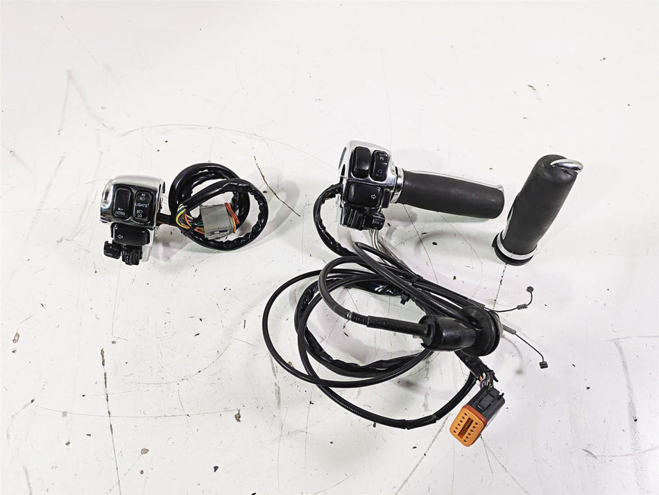2003 Harley Touring FLHTCUI E-Glide 100th Chrome Control Switch Set 71597-96 {{ shop.shopifyCountryName }} - Mototech271