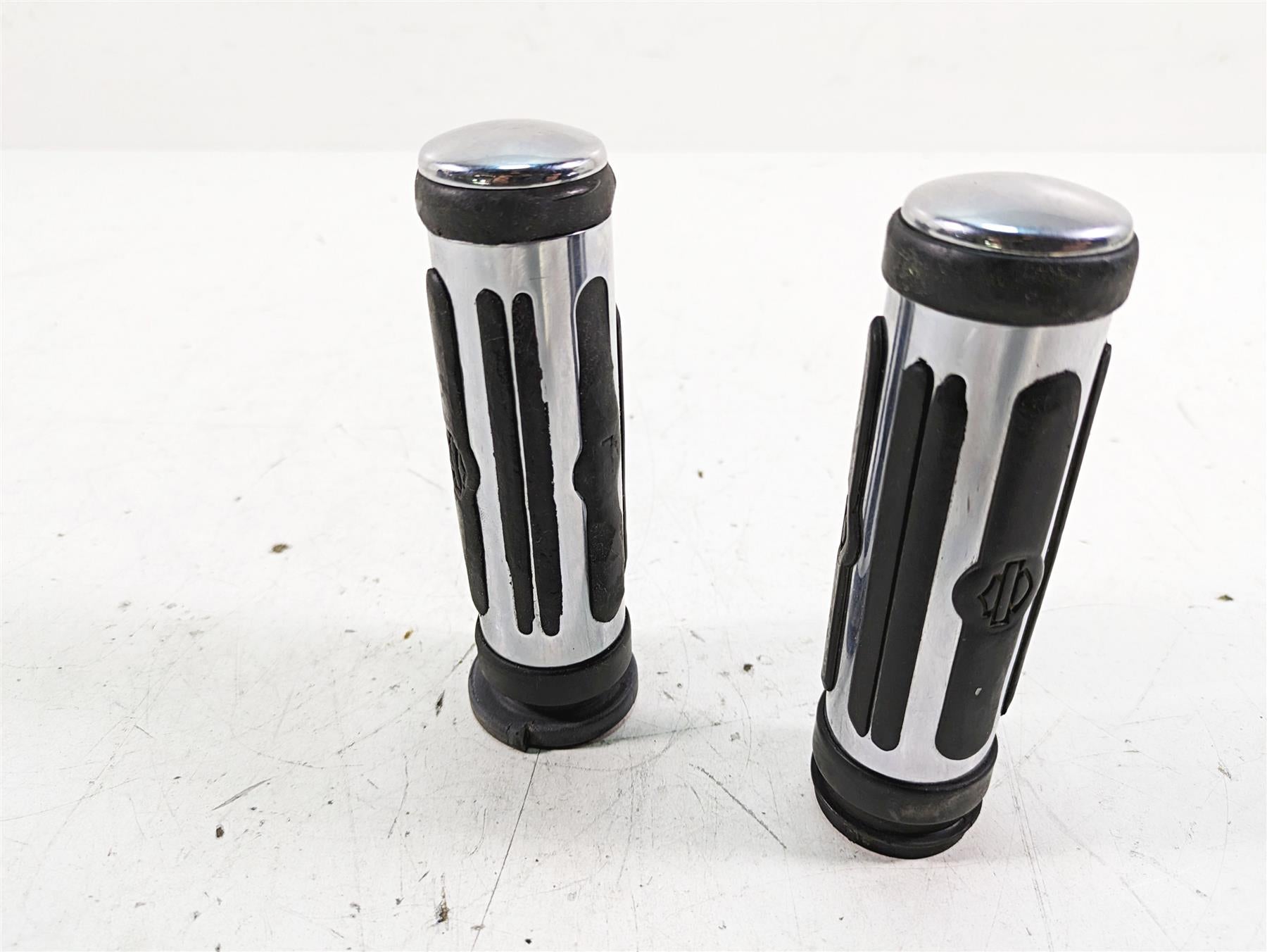 2008 Harley FLHTCU Electra Glide Oem Chrome Rubber Hand Grip Set 56246-08 {{ shop.shopifyCountryName }} - Mototech271