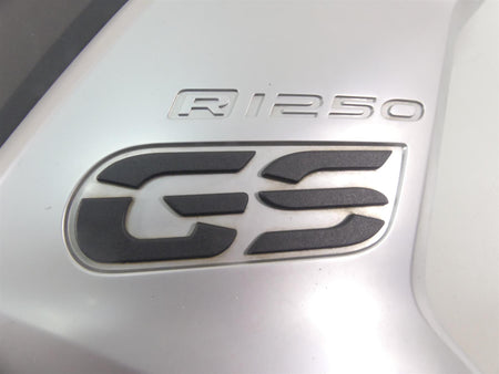 2019 BMW R1250GS K50 Right Side Intake Fairing & Emblem 46638556656 46638392882 {{ shop.shopifyCountryName }} - Mototech271