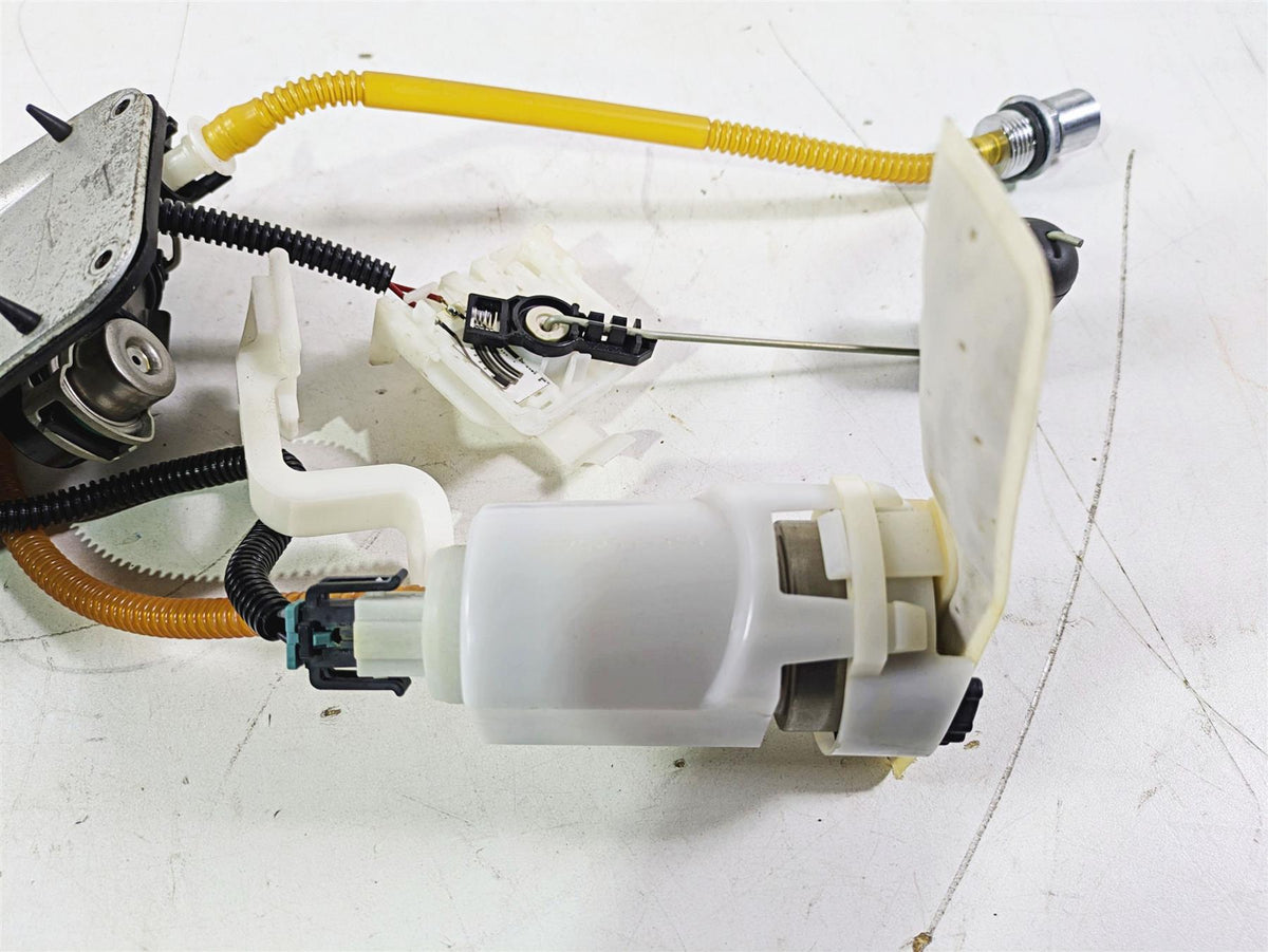 2009 Harley FXCWC Softail Rocker Fuel Gas Petrol Pump Tested - Read 75283-08 {{ shop.shopifyCountryName }} - Mototech271