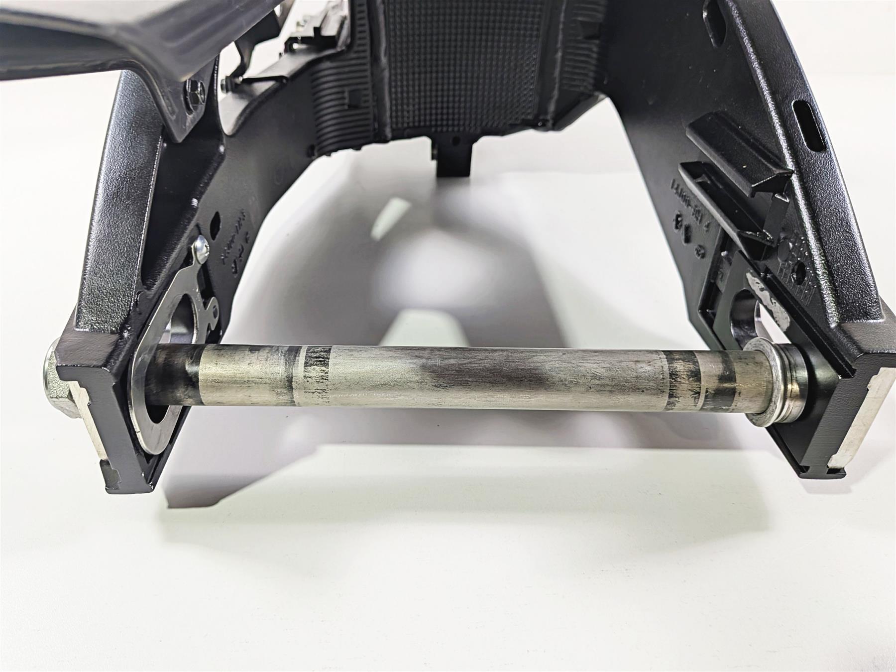 2024 Suzuki GSXR600 Nice Rear Swing Arm Swingarm & Fender 61000-14J01-YAP {{ shop.shopifyCountryName }} - Mototech271