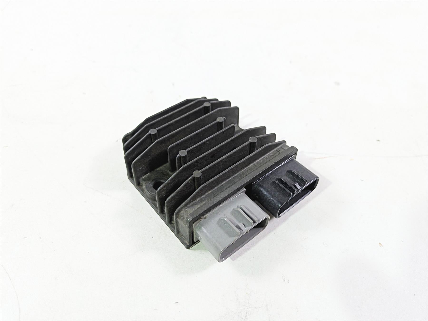 2016 Ducati Monster 1200 S Rectifier Voltage Regulator 54040321A SH821AA {{ shop.shopifyCountryName }} - Mototech271
