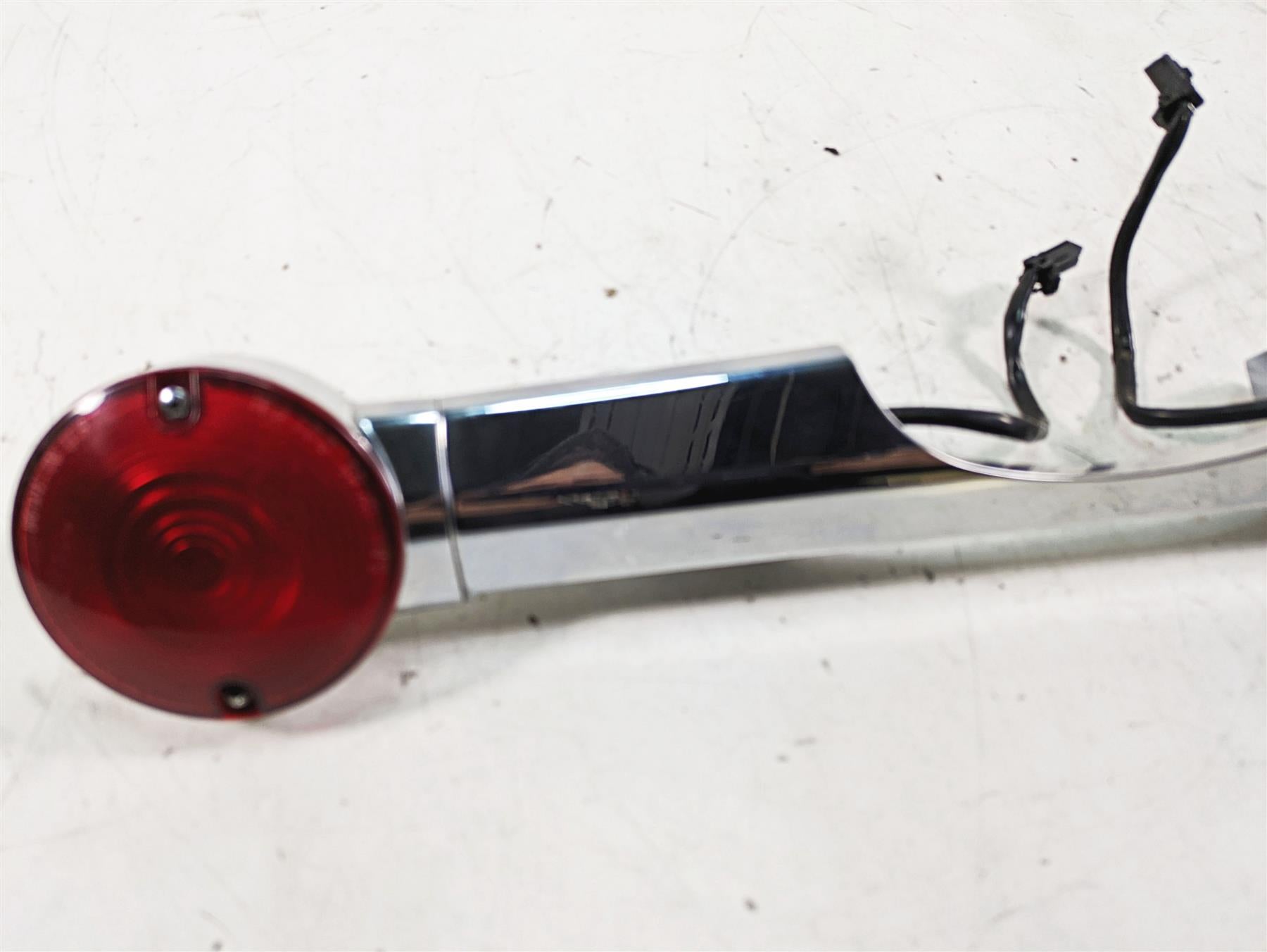 2009 Harley Touring FLHTCU Electra Glide Rear Blinker Turn Signal Bar 68510-74C {{ shop.shopifyCountryName }} - Mototech271