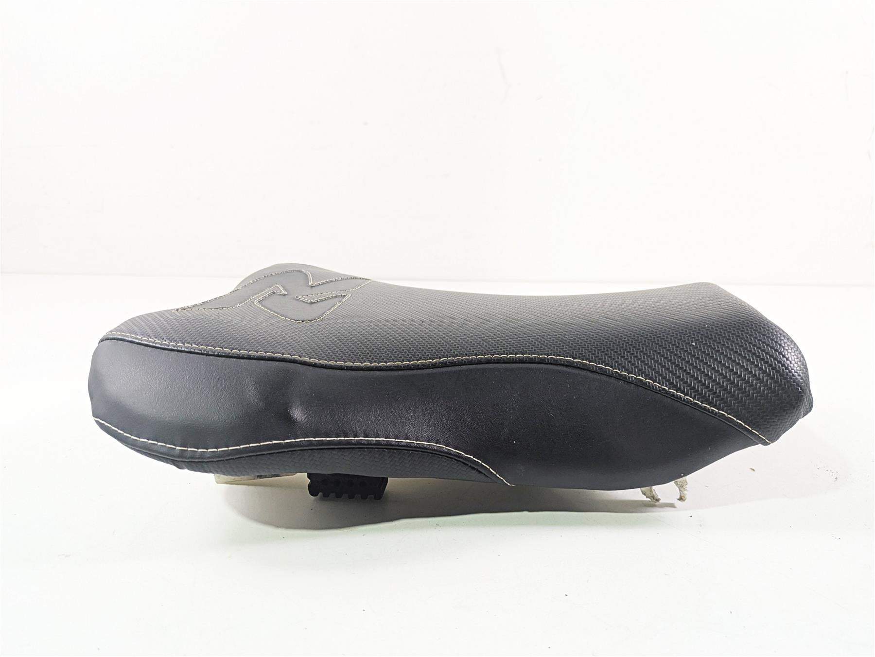 2006 Suzuki GSXR1000 K6 Front Rear Seat Saddle 45100-41G02-6BY 45300-41G00-6BY {{ shop.shopifyCountryName }} - Mototech271