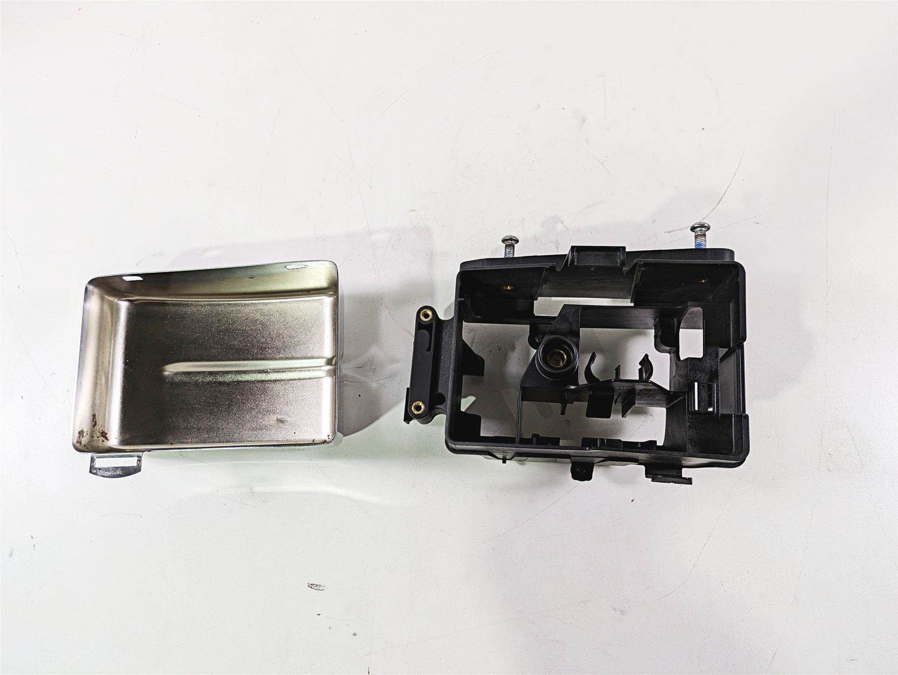 2014 Harley FXDL Dyna Low Rider Electric Holder Tray & Cover 69200101 70367-12 {{ shop.shopifyCountryName }} - Mototech271