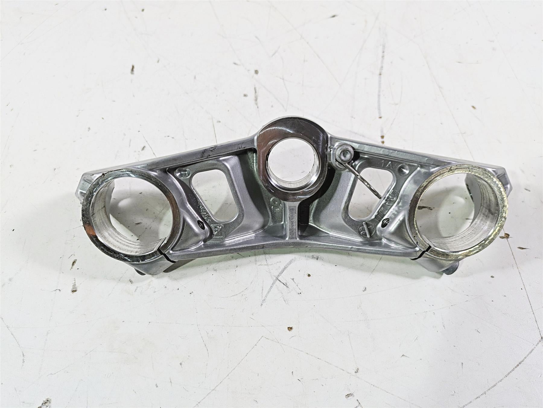 2021 Aprilia RS660 Upper Triple Tree Steering Clamp 2B005253 {{ shop.shopifyCountryName }} - Mototech271