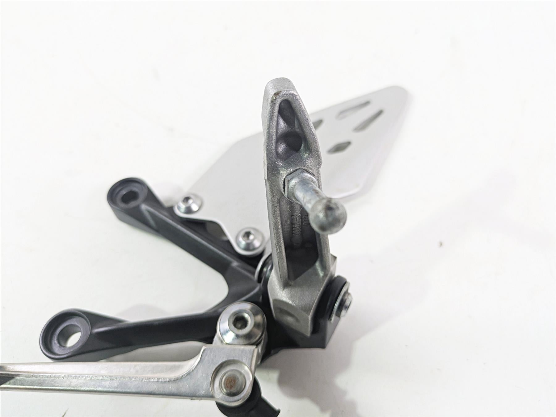 2024 Kawasaki ZX6R ZX636 Ninja Left Footpeg Foot Peg Shifter Set 35063-0160-18R {{ shop.shopifyCountryName }} - Mototech271