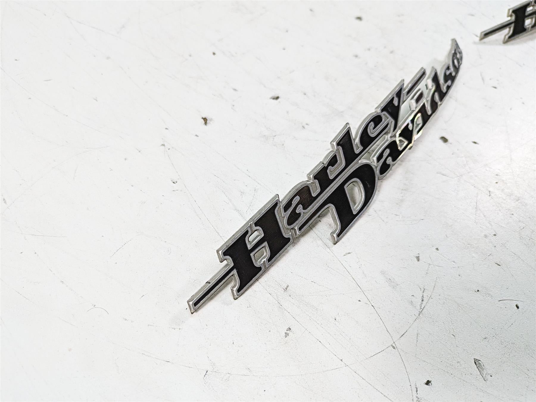 2013 Harley Touring FLHX Street Glide Fuel Tank Emblem Medallion Set 62435-11 {{ shop.shopifyCountryName }} - Mototech271