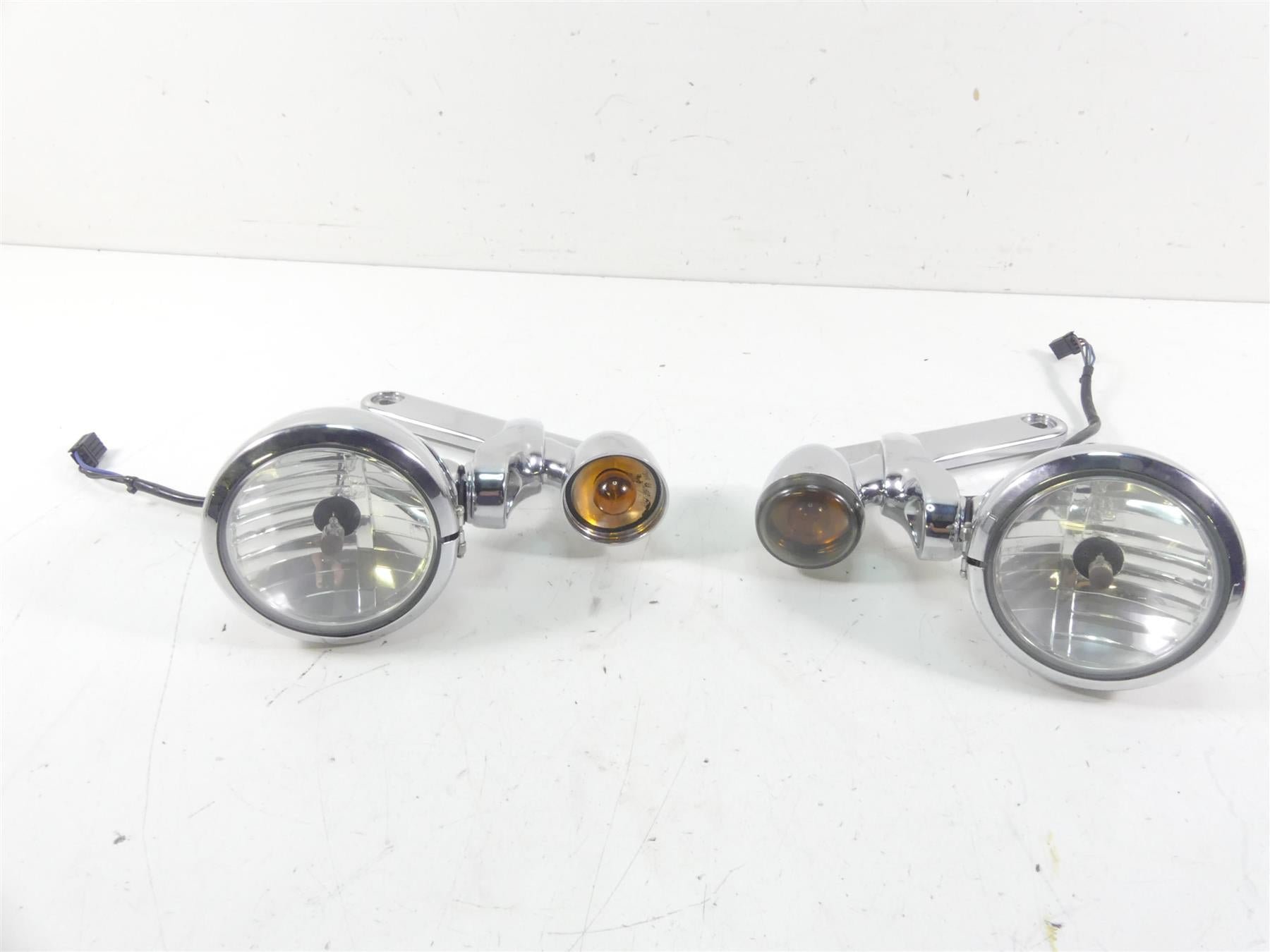 2007 Harley FLHTCU SE2 CVO Electra Glide Front Spot Light Blinker Set 69548-06 {{ shop.shopifyCountryName }} - Mototech271