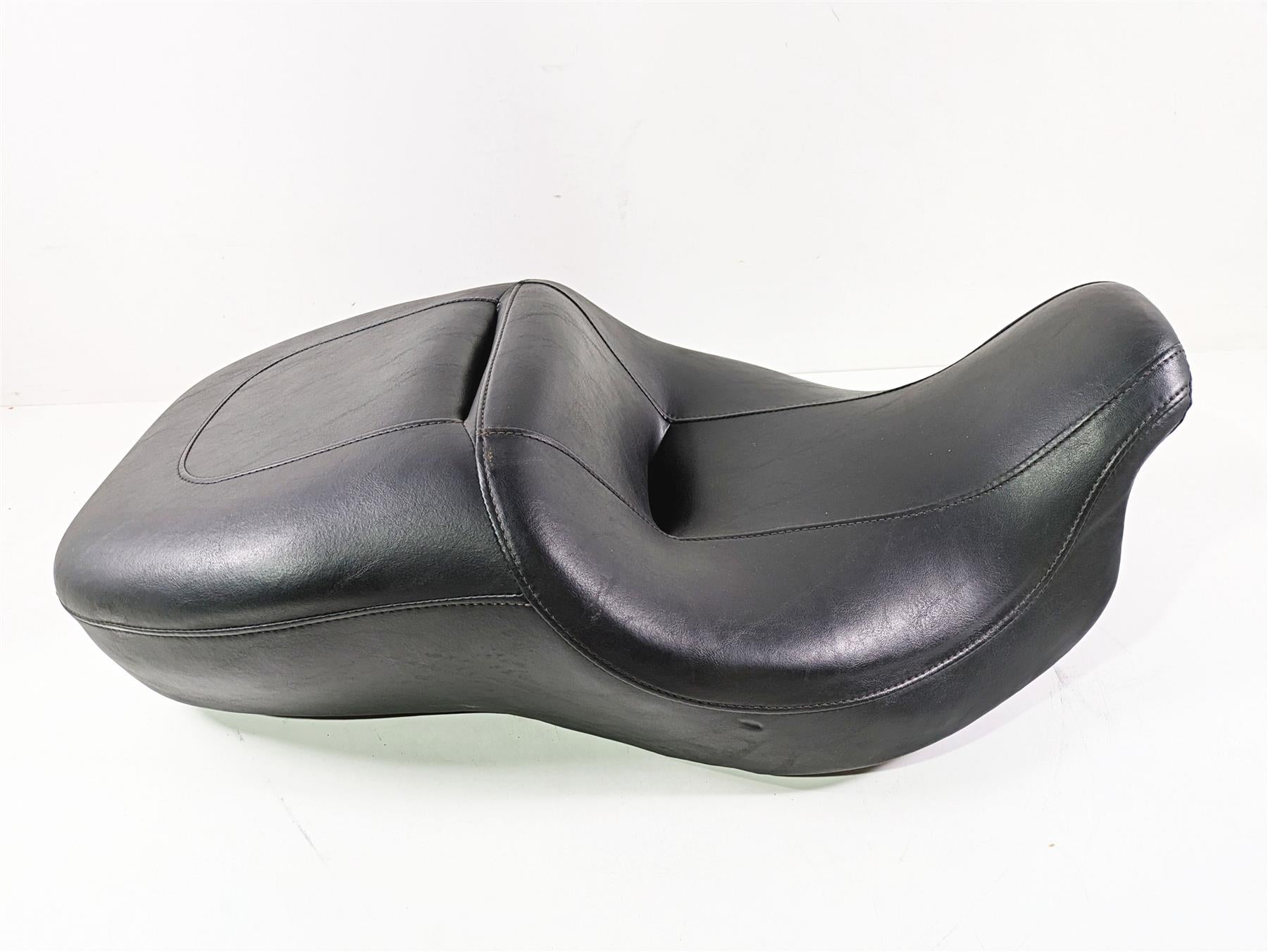 2010 Harley Touring FLHTK Electra Glide Low Seat Saddle 52164-09B | Mototech271