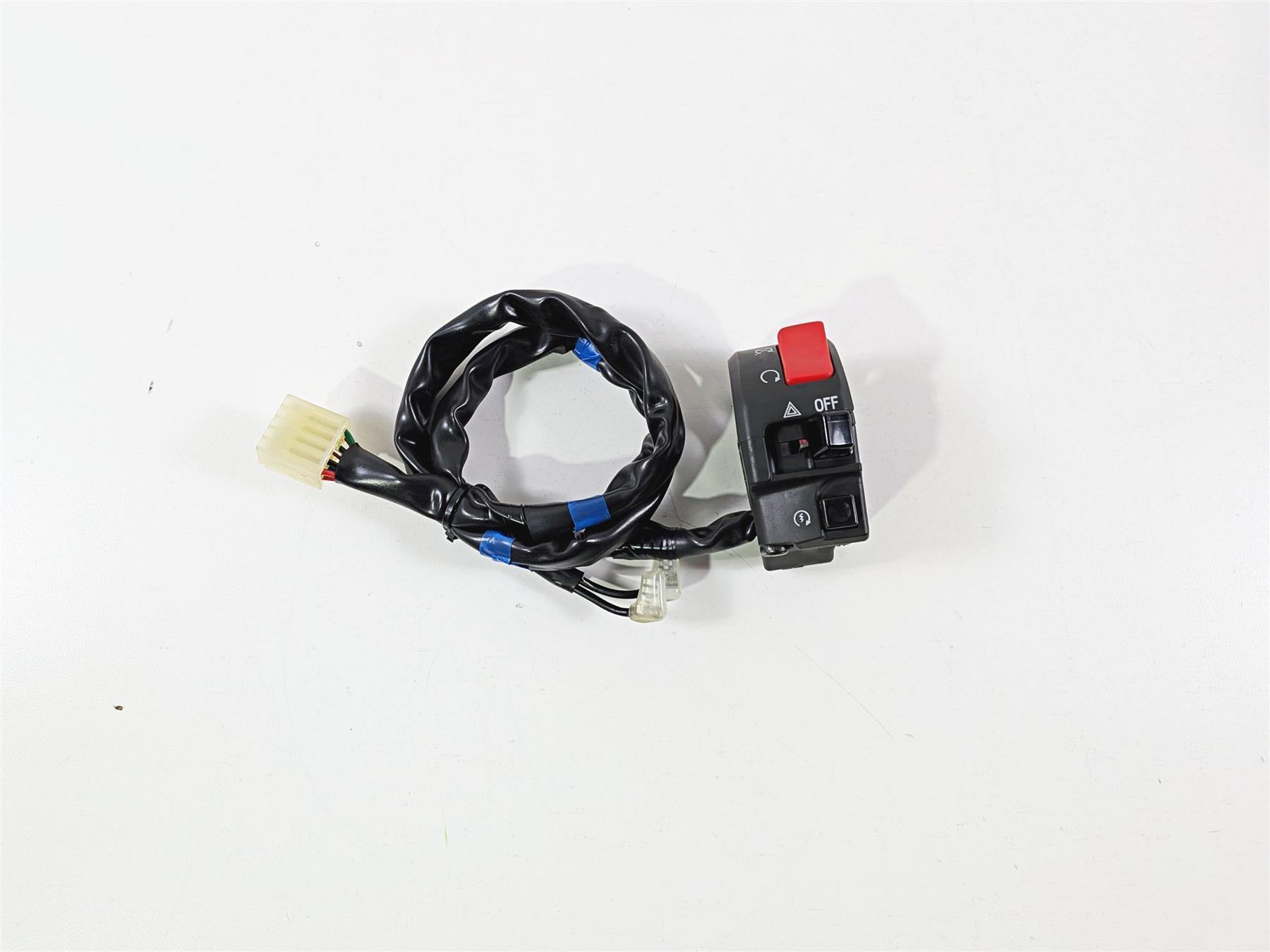 2025 Yamaha YZF R7 Right Side Start Stop Hand Control Switch BEB-83963-00-00 {{ shop.shopifyCountryName }} - Mototech271