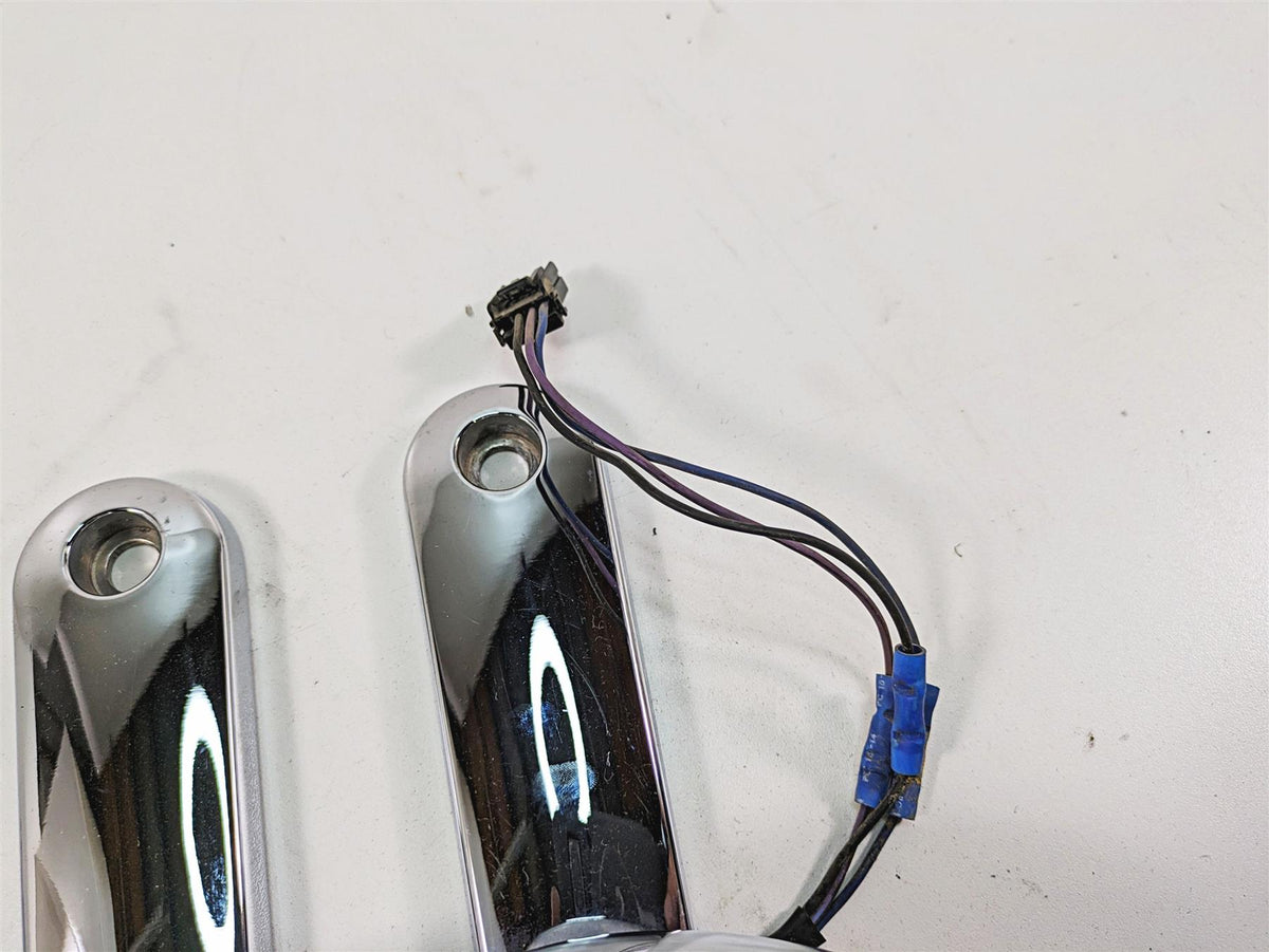 2006 Harley Touring FLHXI Street Glide Front Blinker Turn Signal Set 69278-06 {{ shop.shopifyCountryName }} - Mototech271