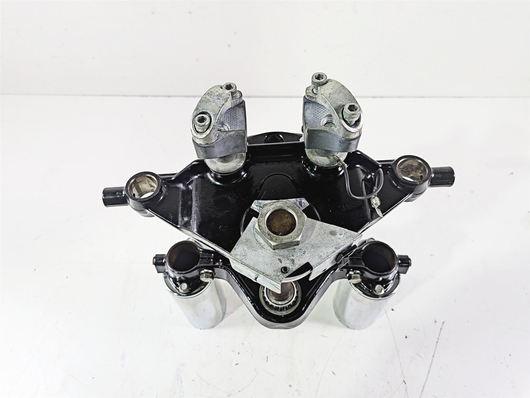 2007 Harley Touring FLHTCU SE CVO E-Glide Upper Lower Triple Tree Set 45446-87A {{ shop.shopifyCountryName }} - Mototech271