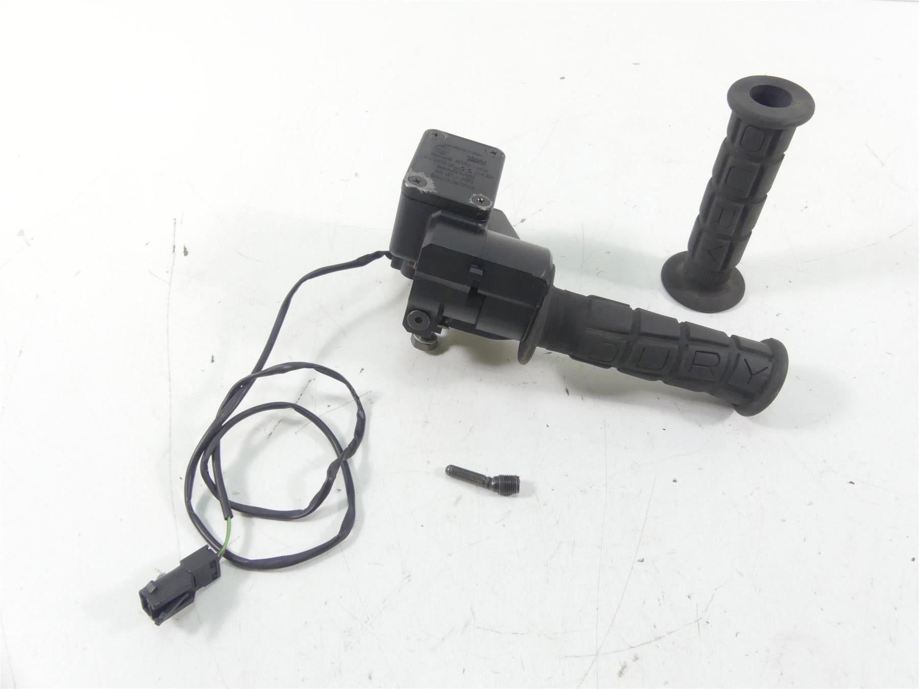 1999 BMW R1100 GS 259E Front Brake Master Cylinder 32722352165 {{ shop.shopifyCountryName }} - Mototech271