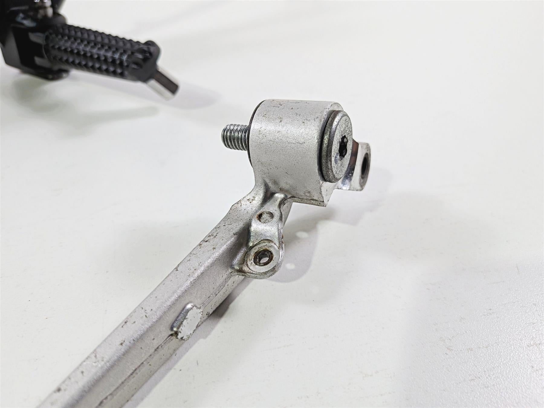 2008 Yamaha YZF R1 RN19 Front Right Foot Peg & Brake Pedal 4C8-27443-00-00 {{ shop.shopifyCountryName }} - Mototech271