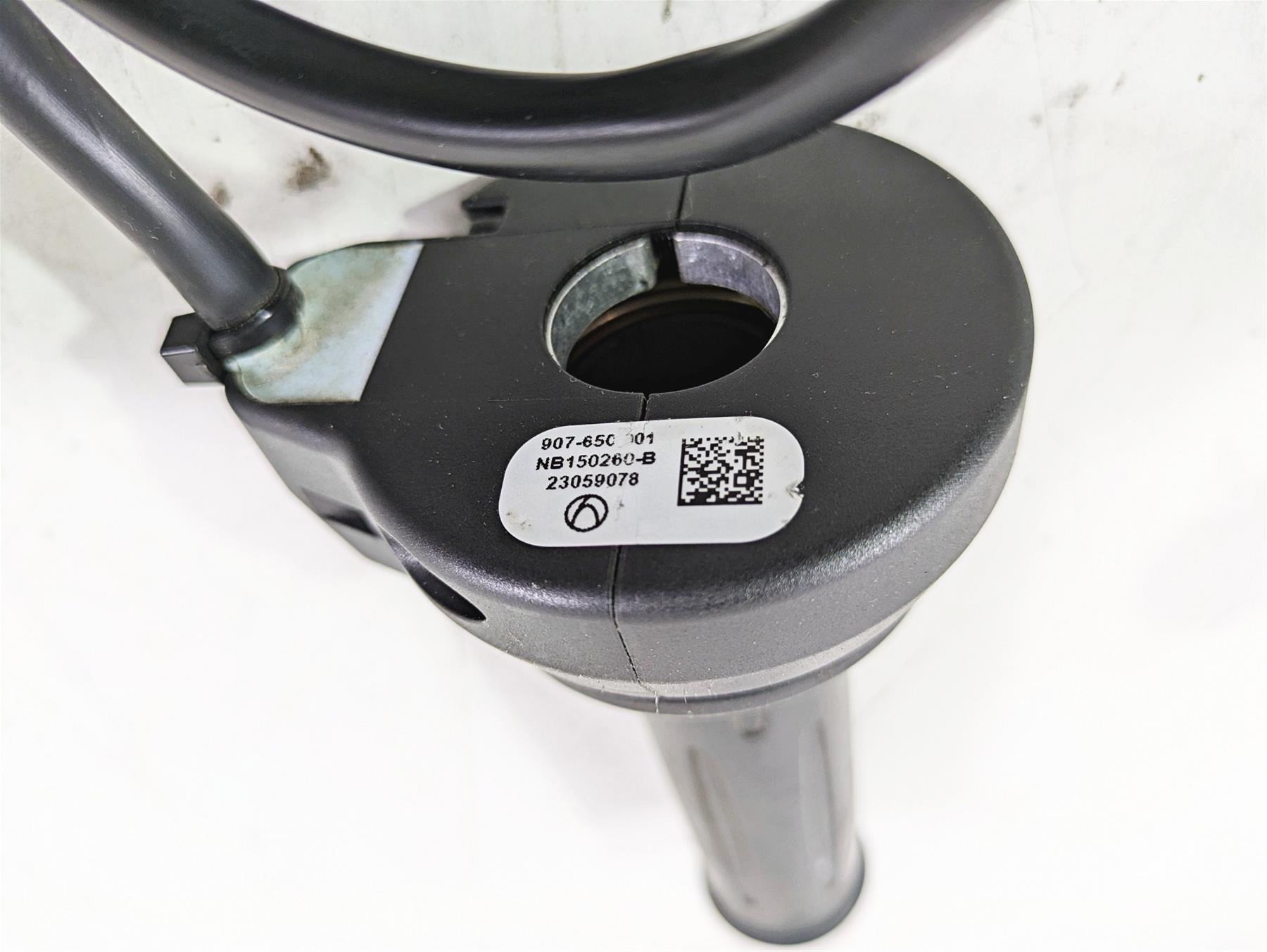 2023 BMW G310R K03 E-Throttle Hand Grip Set 61318382956 {{ shop.shopifyCountryName }} - Mototech271