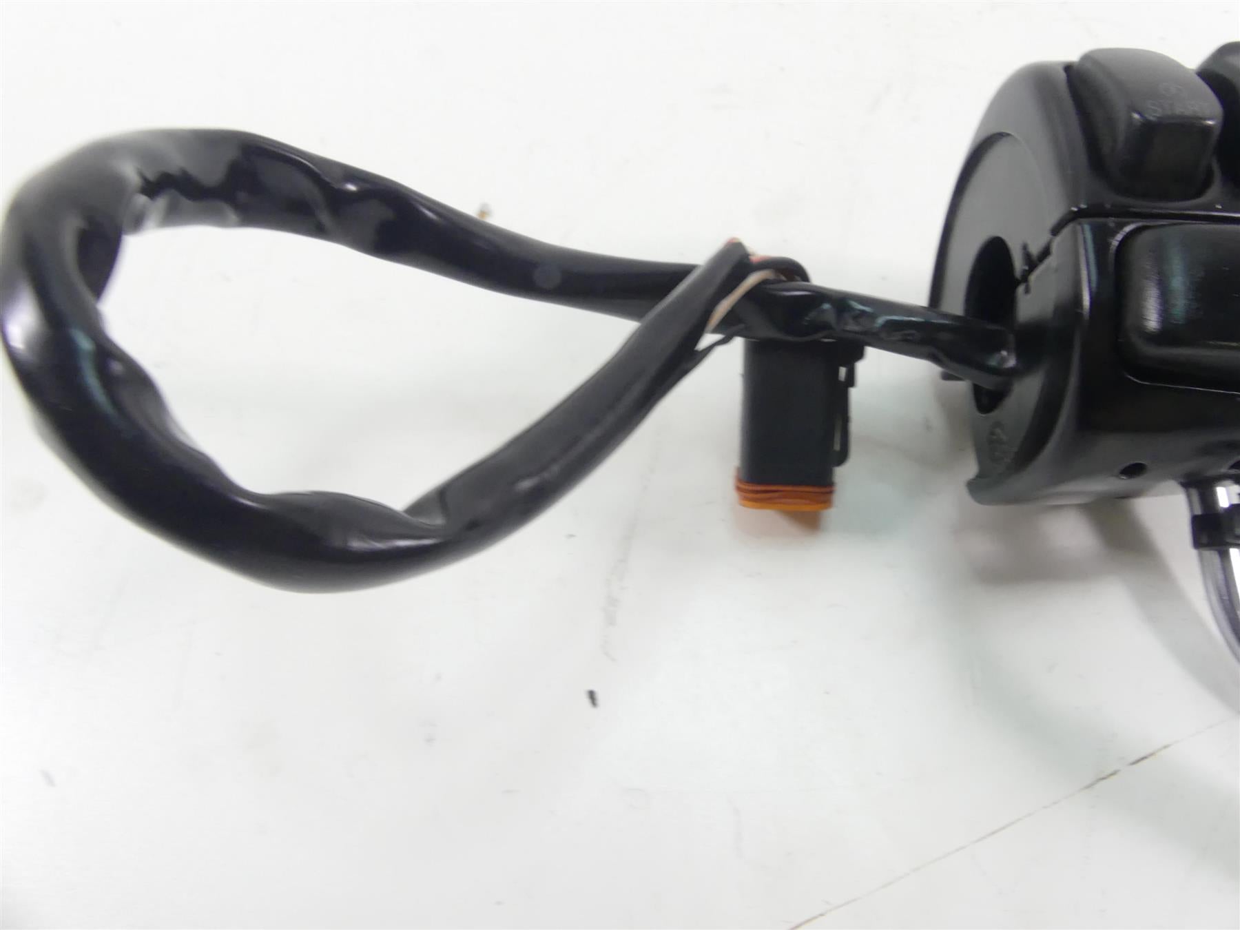 2003 Harley Sportster XL1200 C 100th Anniv Right Hand Control Switch 71684-06A {{ shop.shopifyCountryName }} - Mototech271