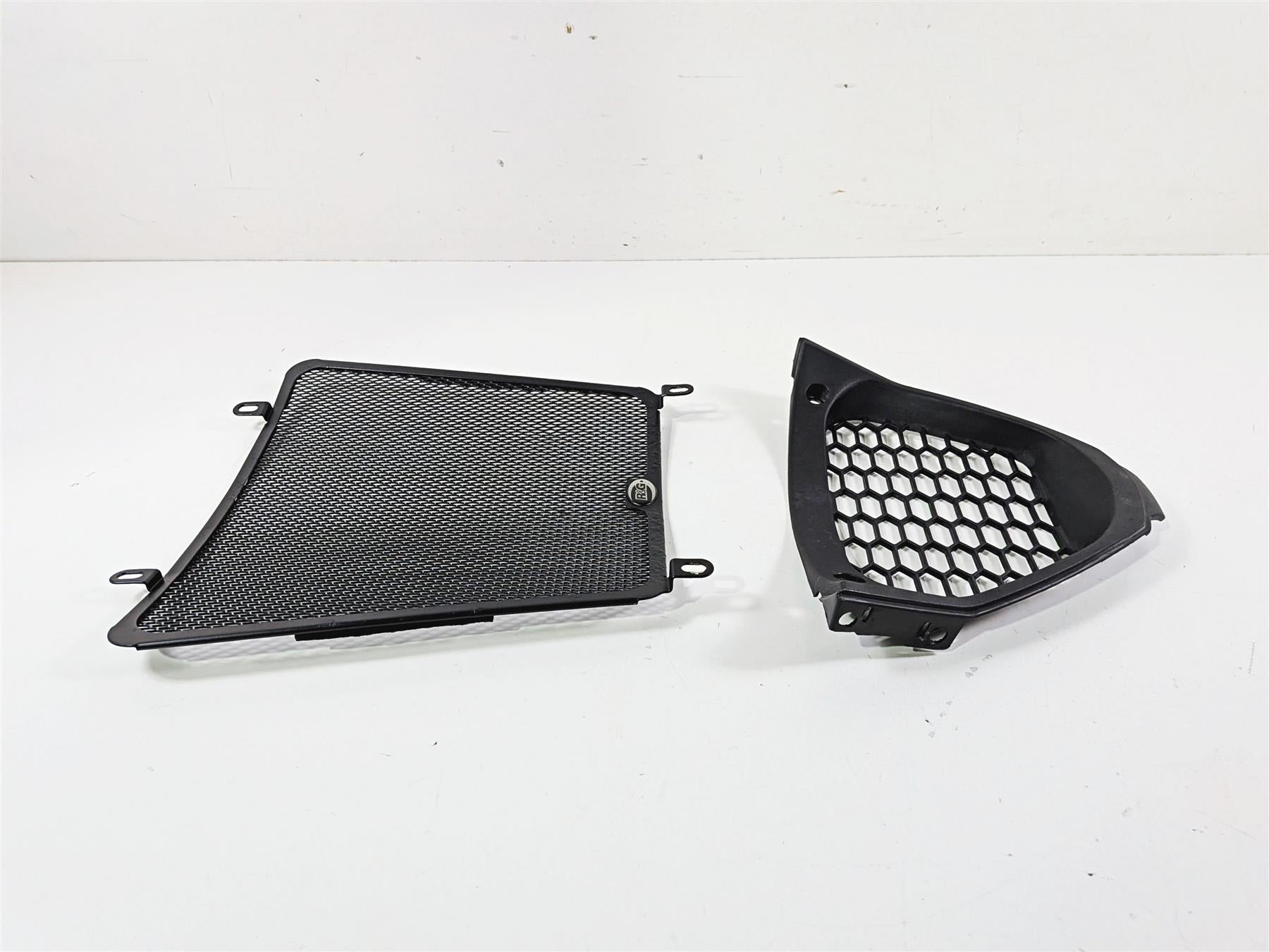 2018 Aprilia RSV4 RR R&G Radiator Grille Guard + Oem Pillar 858827 {{ shop.shopifyCountryName }} - Mototech271