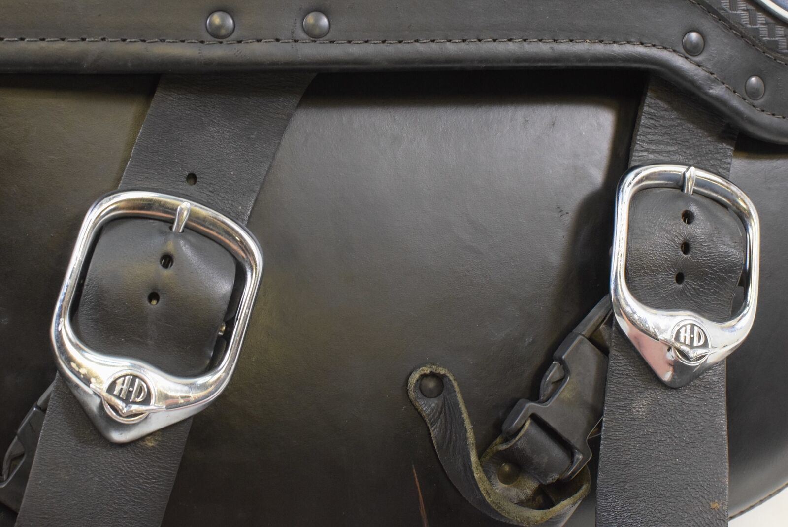 2003 Harley Touring FLHRCI Road King Right Saddlebag Saddle Bag 91138-98C {{ shop.shopifyCountryName }} - Mototech271
