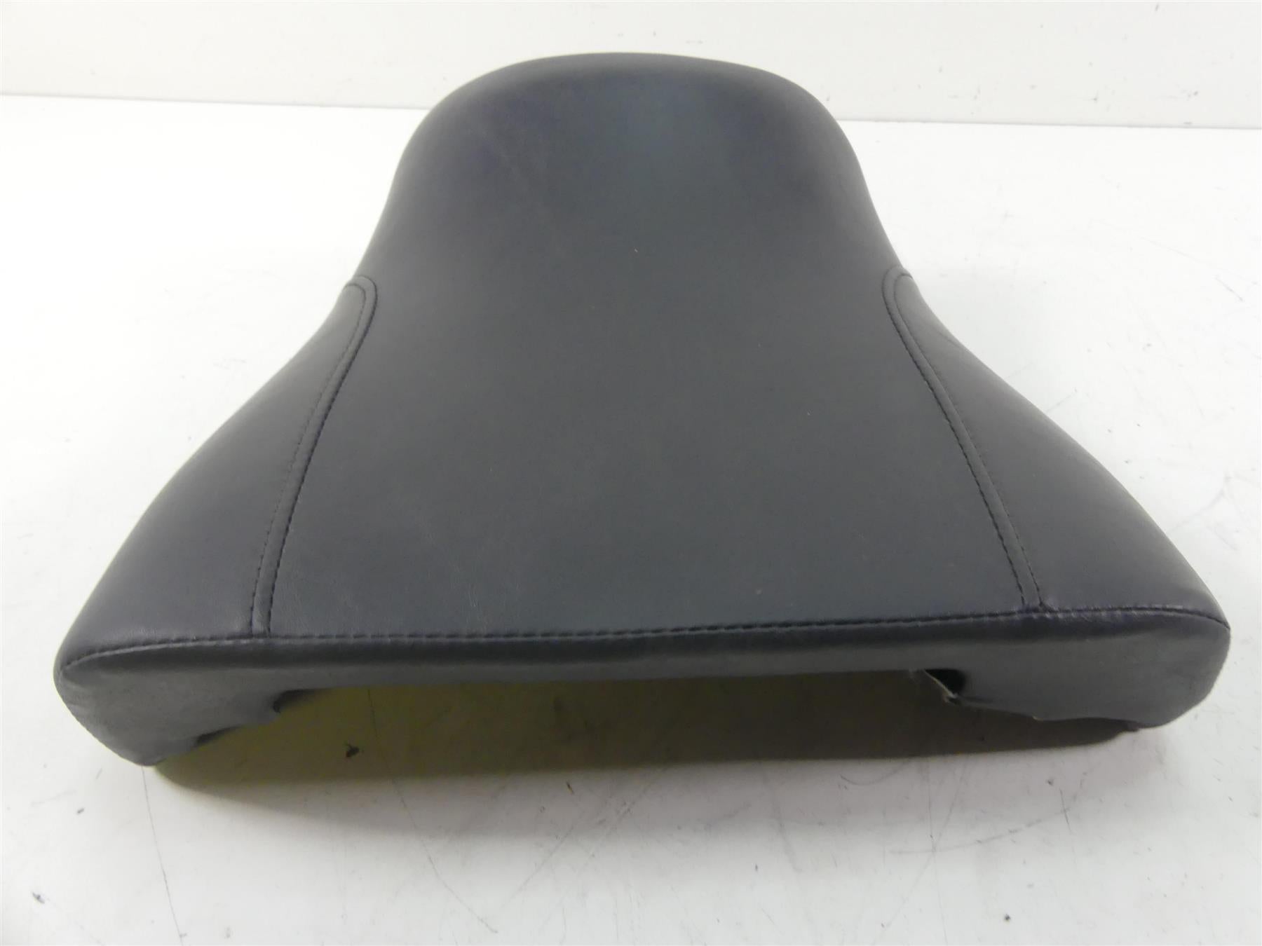 2011 Harley VRSCF Muscle Rod Front Rider Driver Seat Saddle - No Tears 52433-09 {{ shop.shopifyCountryName }} - Mototech271