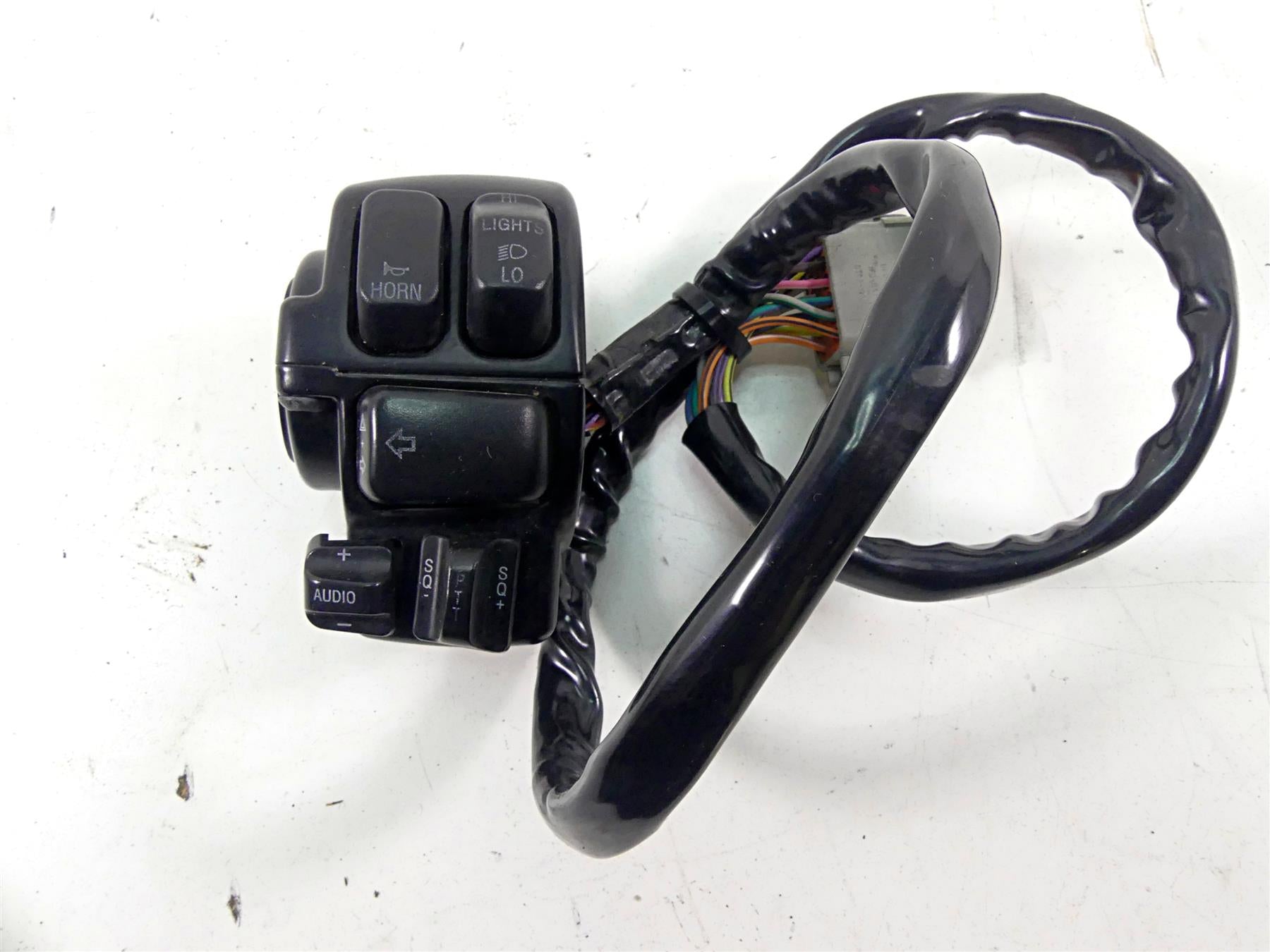 2004 Harley Touring FLHTCUI Electra Glide Left Hand Control Switch 71685-06A {{ shop.shopifyCountryName }} - Mototech271