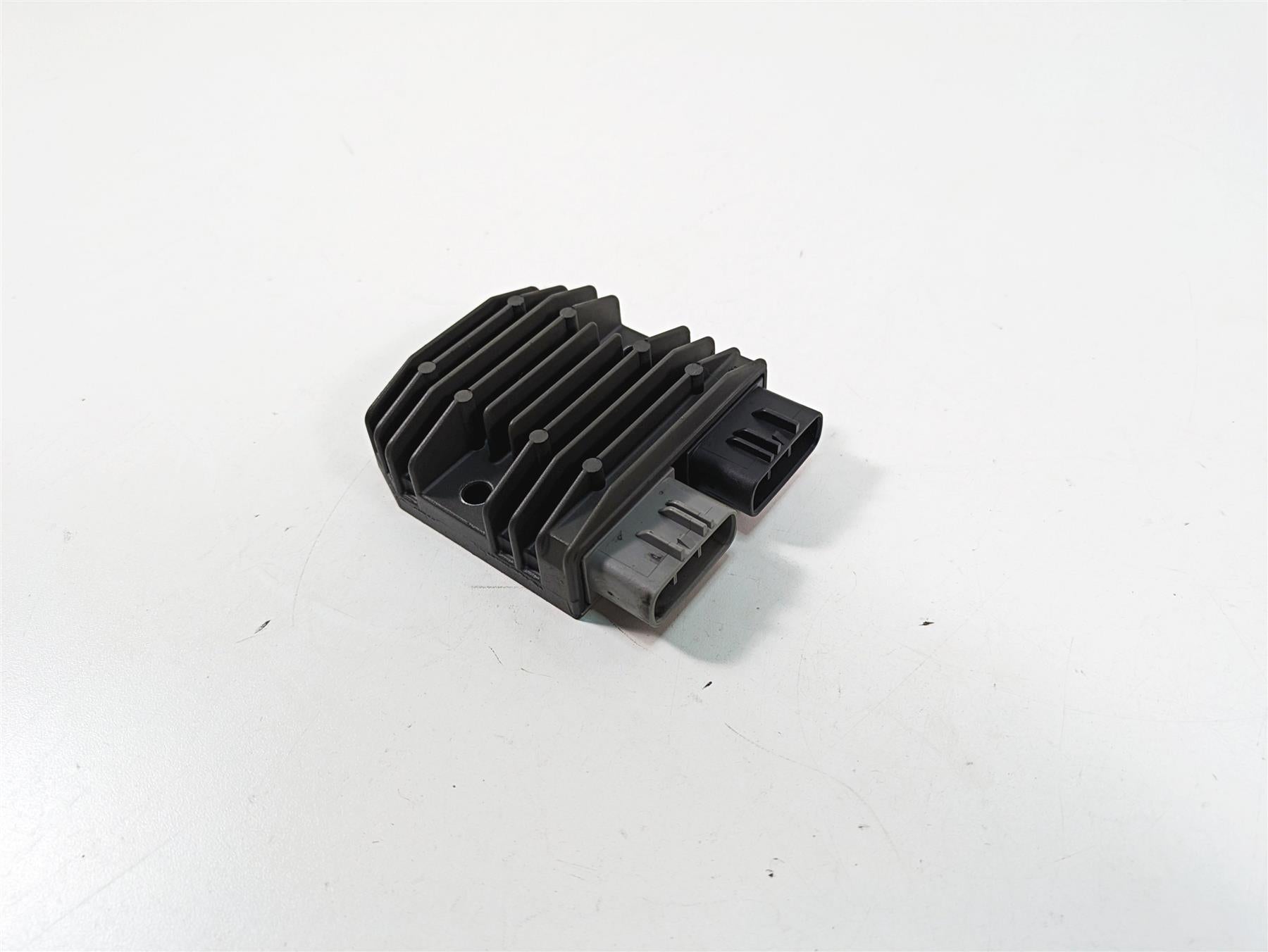 2009 Yamaha XV1900 Raider Rectifier Voltage Regulator 1D7-81960-00-00 FH012AA {{ shop.shopifyCountryName }} - Mototech271