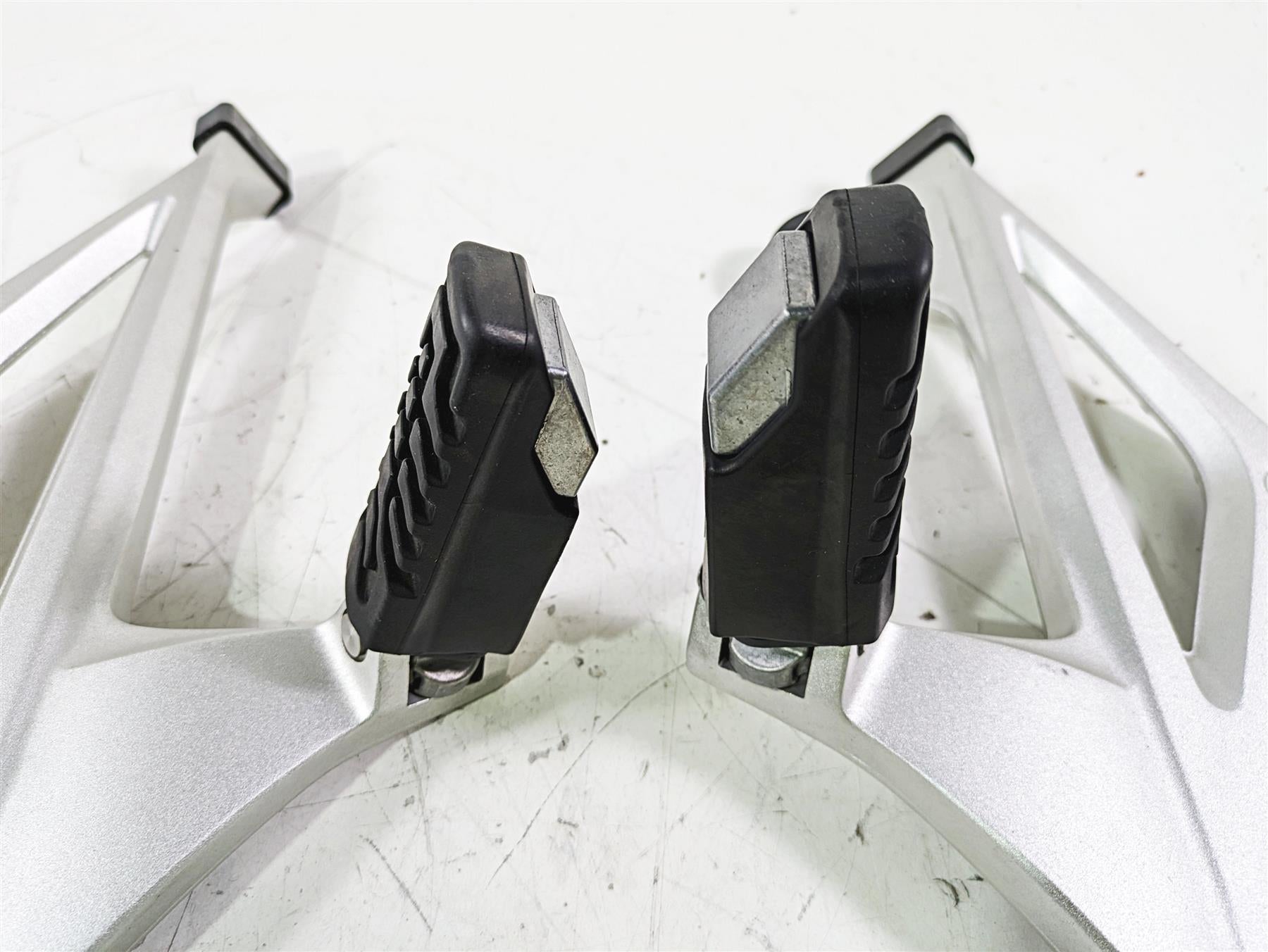 2014 BMW R1200 RT RTW K52 Passenger Footpeg Set 46718534789 46718534790 {{ shop.shopifyCountryName }} - Mototech271
