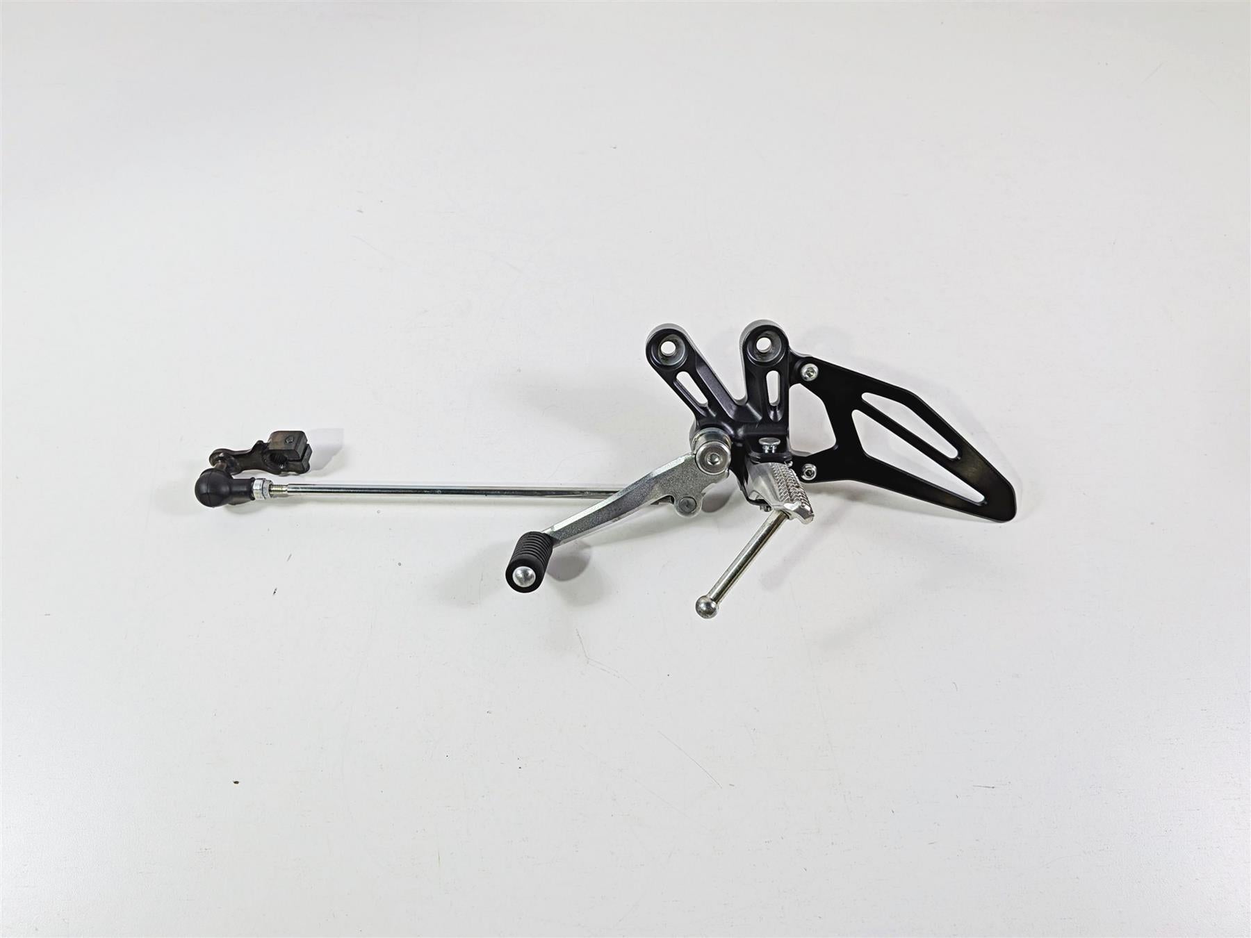 2025 Yamaha YZF R7 Nice Left Front Foot Peg & Shifter BEB-27442-00 BEB-18110-00 {{ shop.shopifyCountryName }} - Mototech271