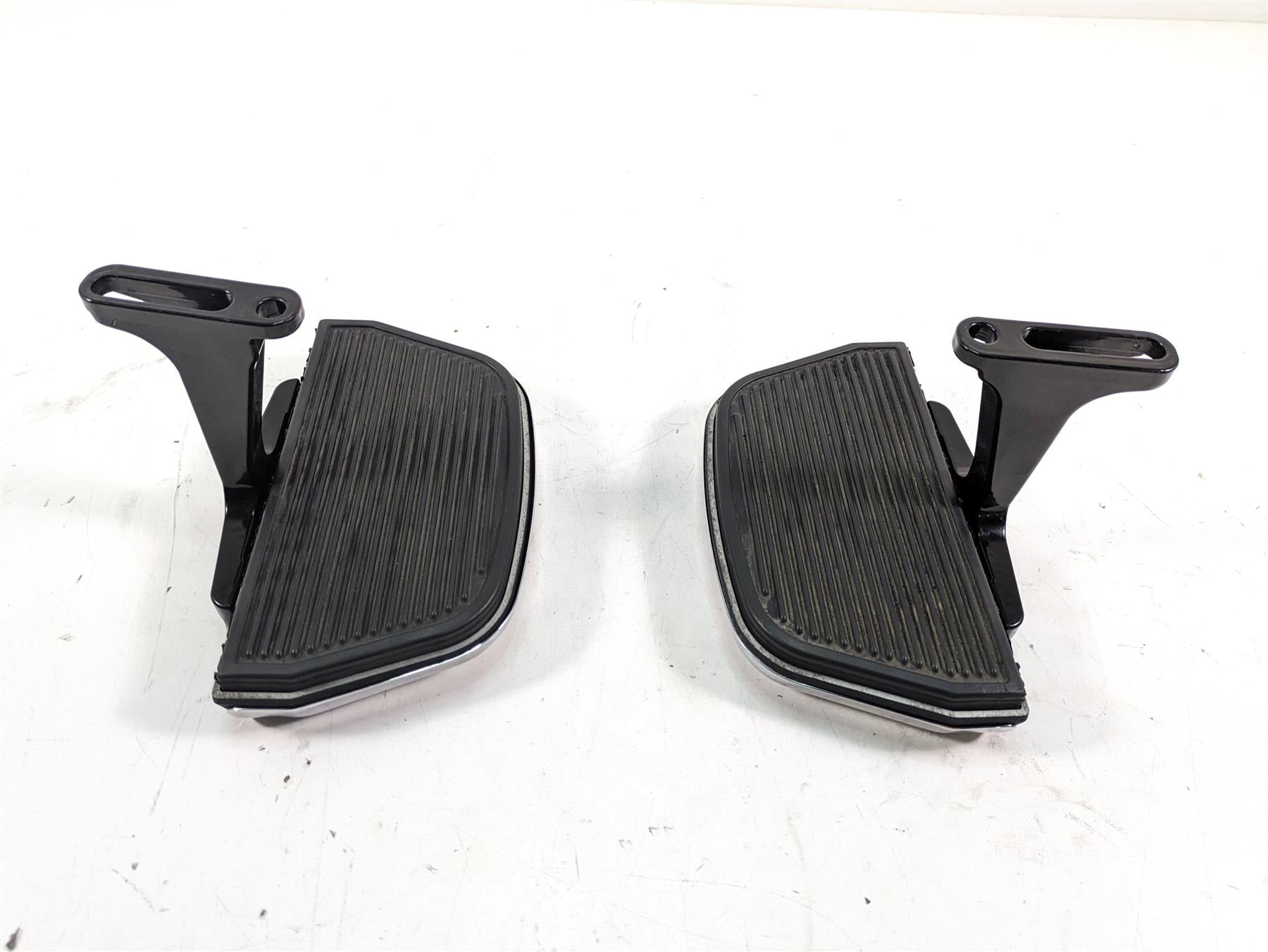 2014 Harley Touring FLHTK Electra Glide Rear Passenger Floor Board Set 52719-10 {{ shop.shopifyCountryName }} - Mototech271