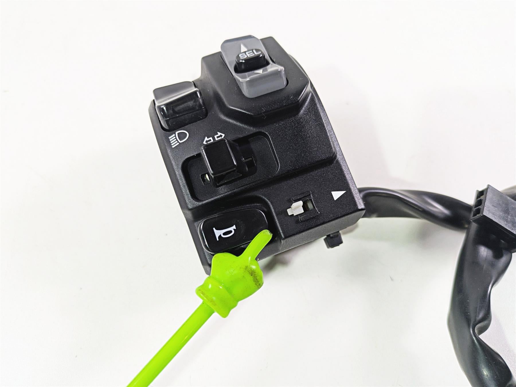 2020 Kawasaki Z900 ZR900 Left Blinker Hand Control Switch - Read 46091-0492 {{ shop.shopifyCountryName }} - Mototech271