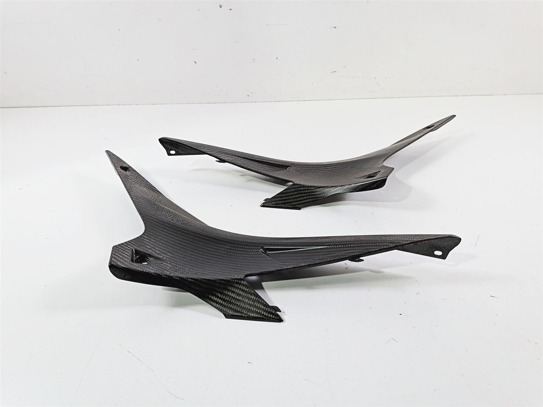 2018 Aprilia RSV4 RR Carbon Fiber Tank Triangle Fairing Covers Set 2B005961 {{ shop.shopifyCountryName }} - Mototech271