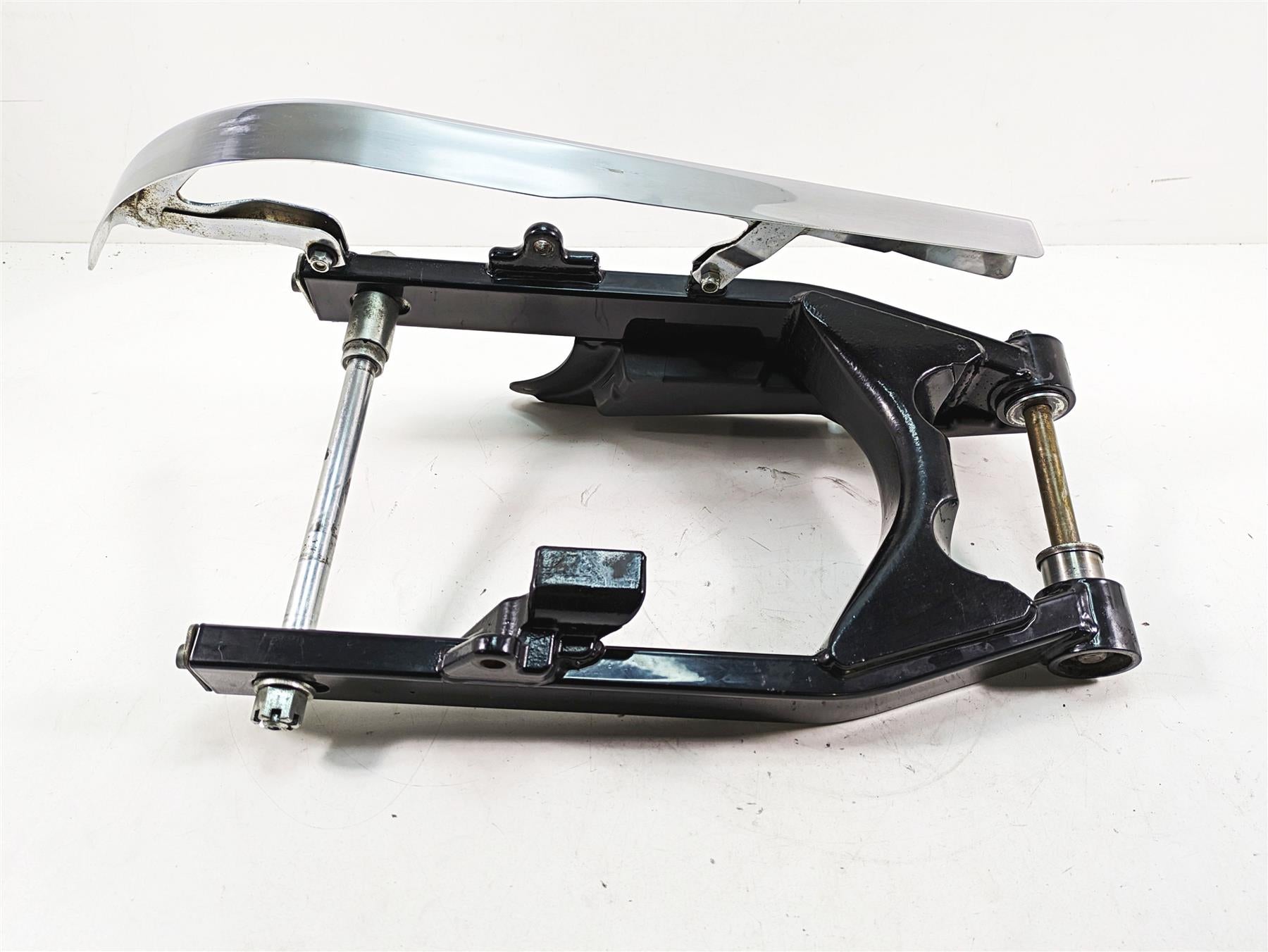2005 Harley Dyna FXDL Low Rider Rear Swingarm Suspension & Belt Guards 47820-00A {{ shop.shopifyCountryName }} - Mototech271
