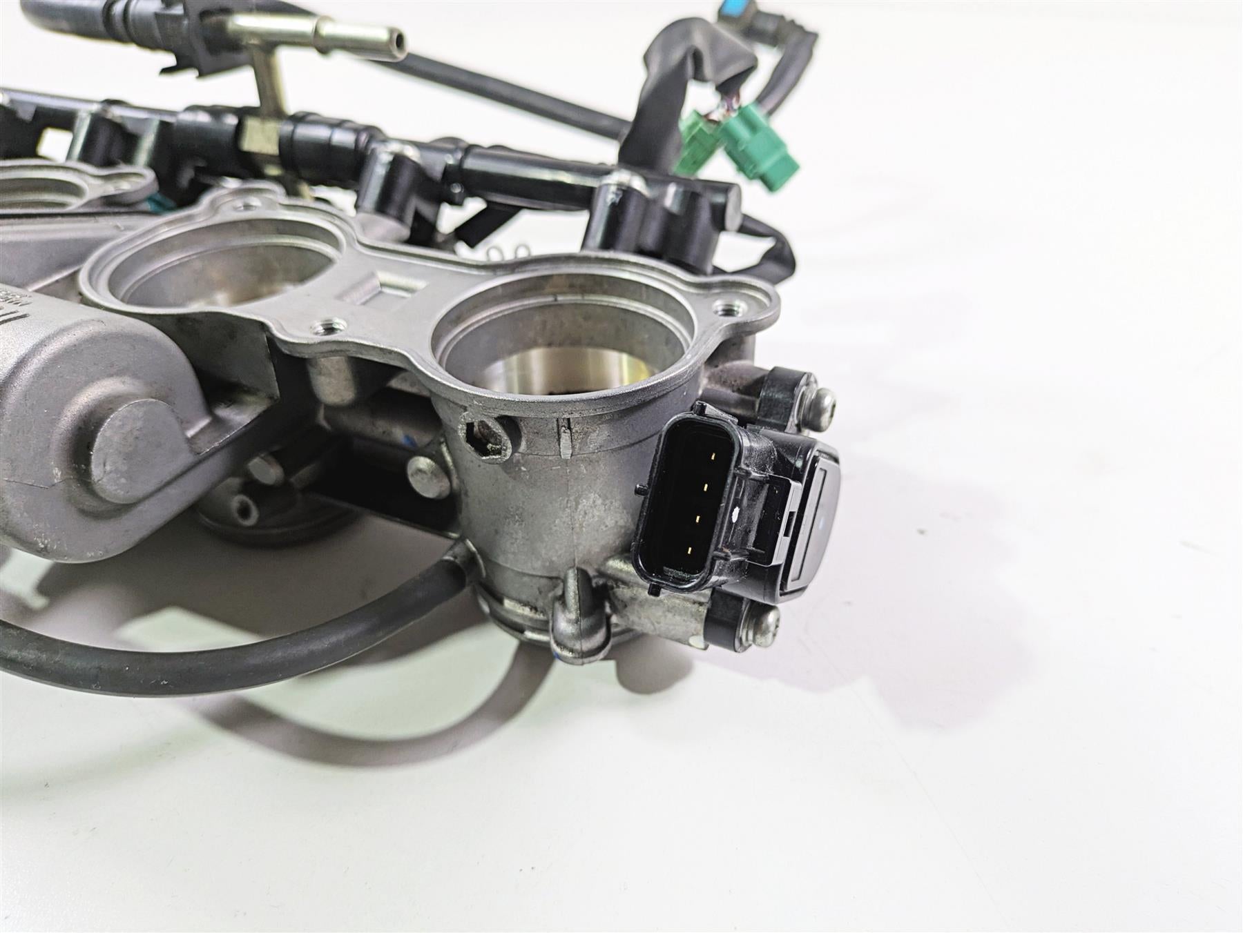 2014 Yamaha YZFR1 R1 RN22 Mikuni Throttle Body Bodies 1KB-13750-00-00 {{ shop.shopifyCountryName }} - Mototech271