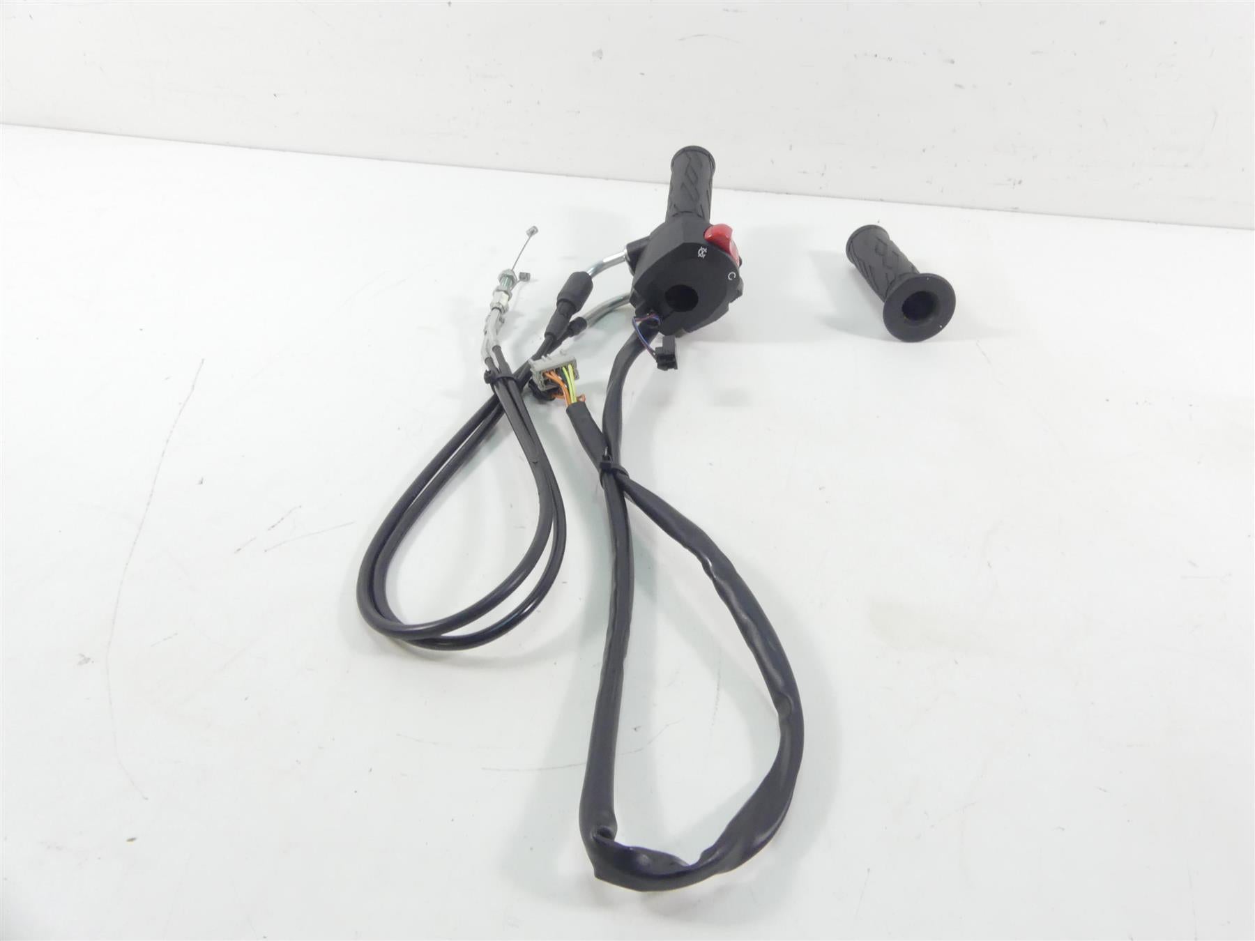 2020 Suzuki GSX1300 R Hayabusa Right Hand Start Stop Control Switch 37200-15H10 {{ shop.shopifyCountryName }} - Mototech271