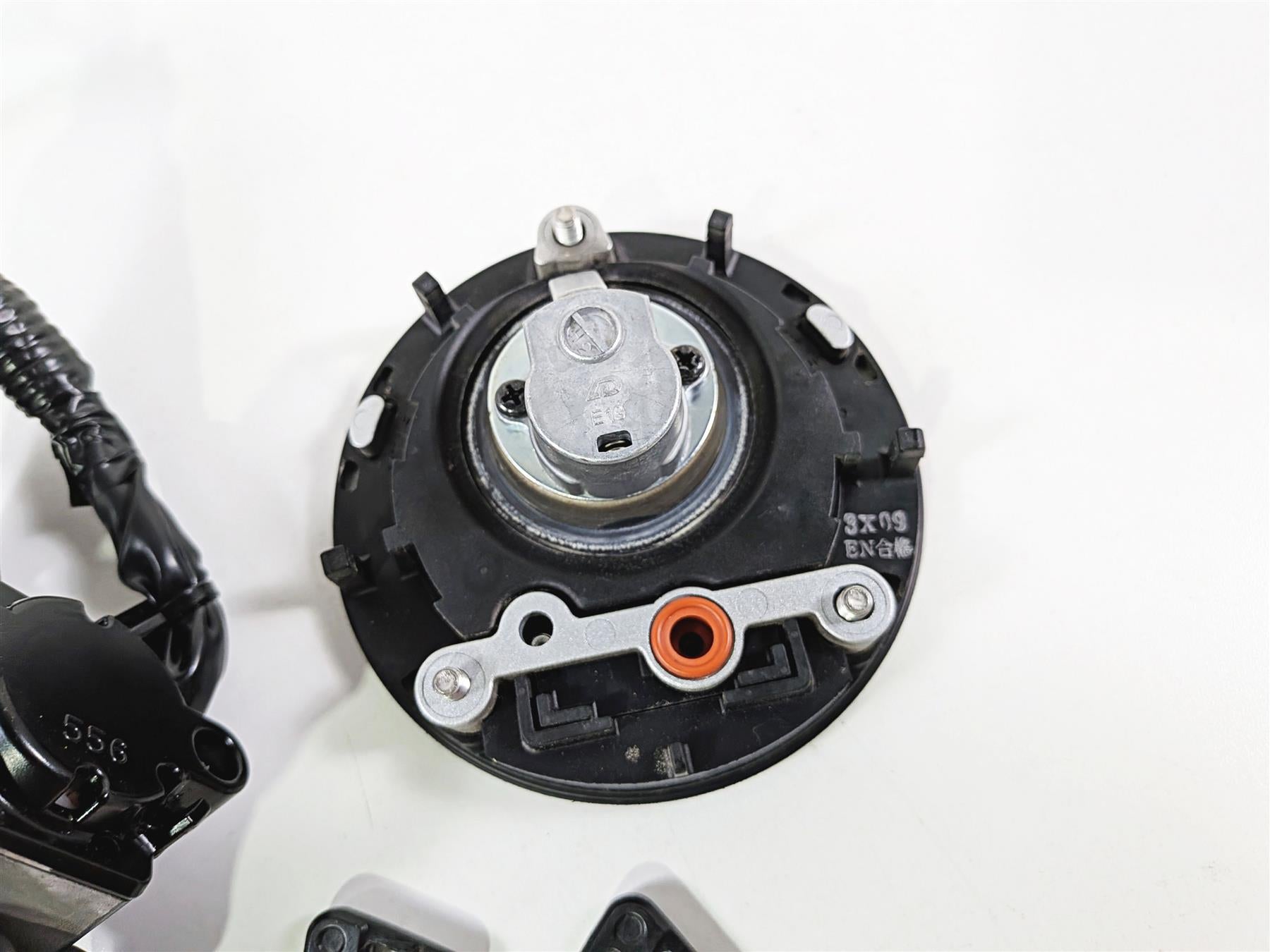 2024 Yamaha YZF R1 RN65 Ignition Switch Key Lock Set B3L-82501-11-00 {{ shop.shopifyCountryName }} - Mototech271