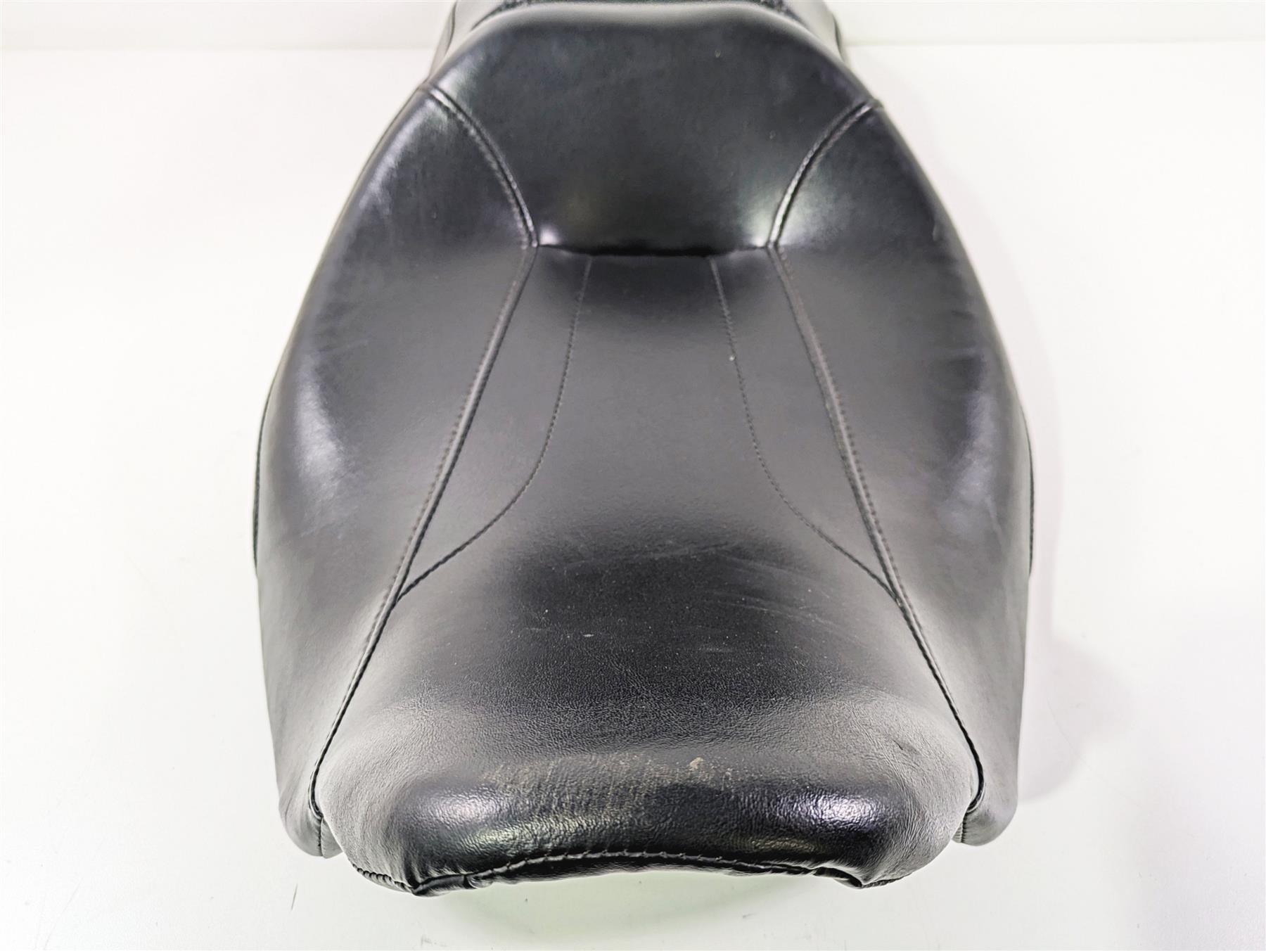 2010 Harley Touring FLHX Street Glide Seat Saddle Low 52000142 {{ shop.shopifyCountryName }} - Mototech271