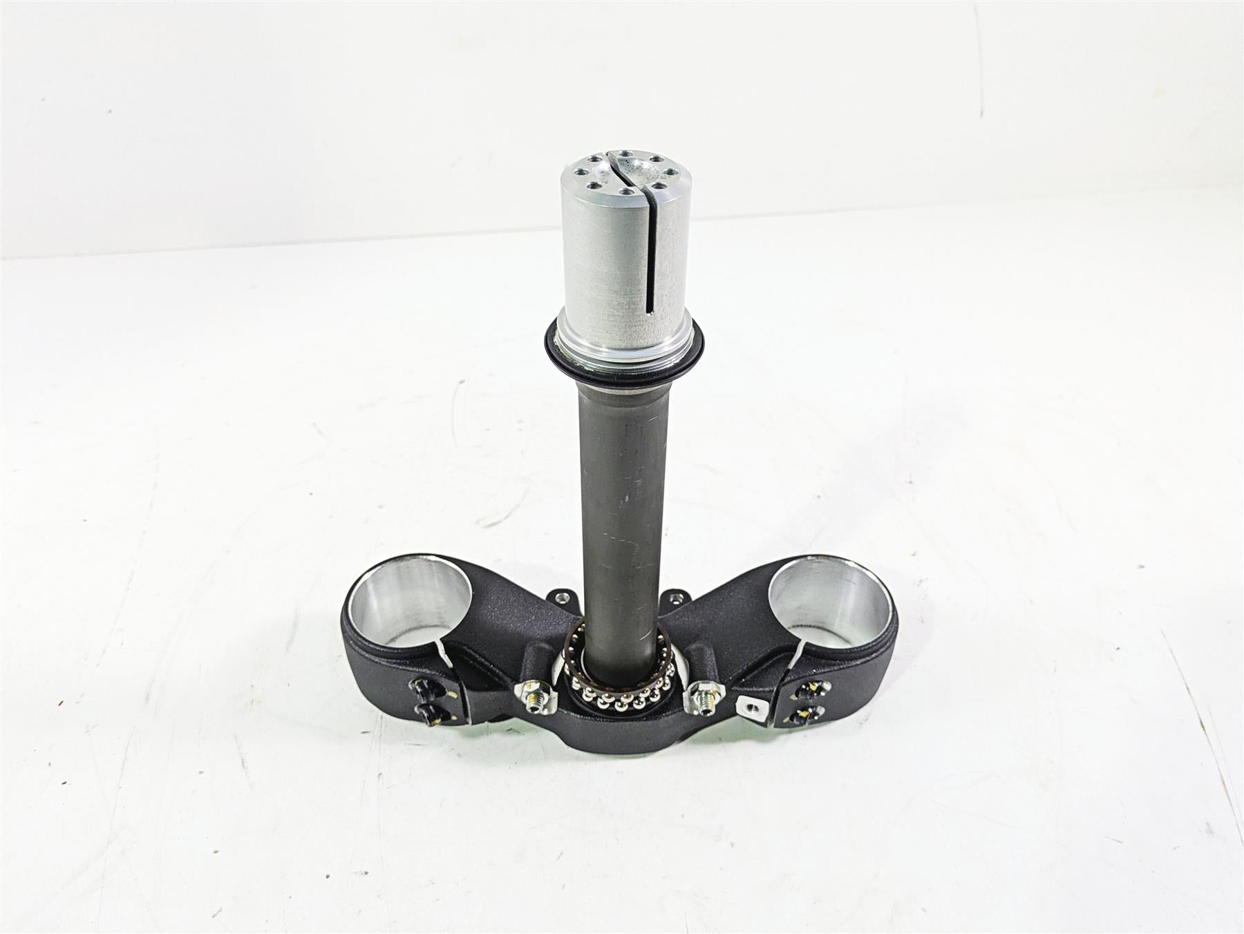 2018 Ducati Hypermotard 939 SP Lower Triple Tree 58mm For Ohlins Fork 34220762AA {{ shop.shopifyCountryName }} - Mototech271