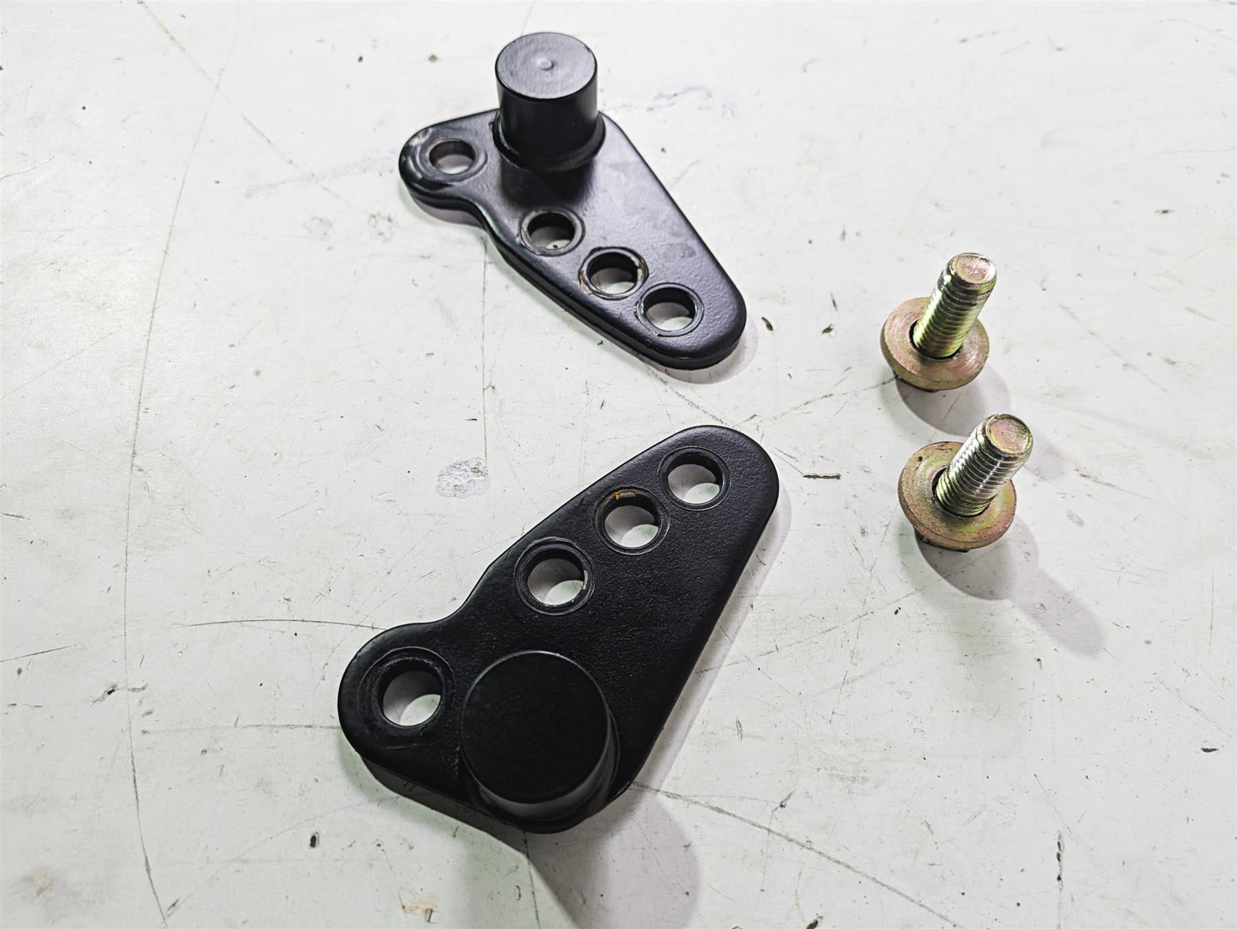 2007 Harley Touring FLHTCU SE CVO E-Glide Adjustable 1-3" Lowering Bracket Kit {{ shop.shopifyCountryName }} - Mototech271