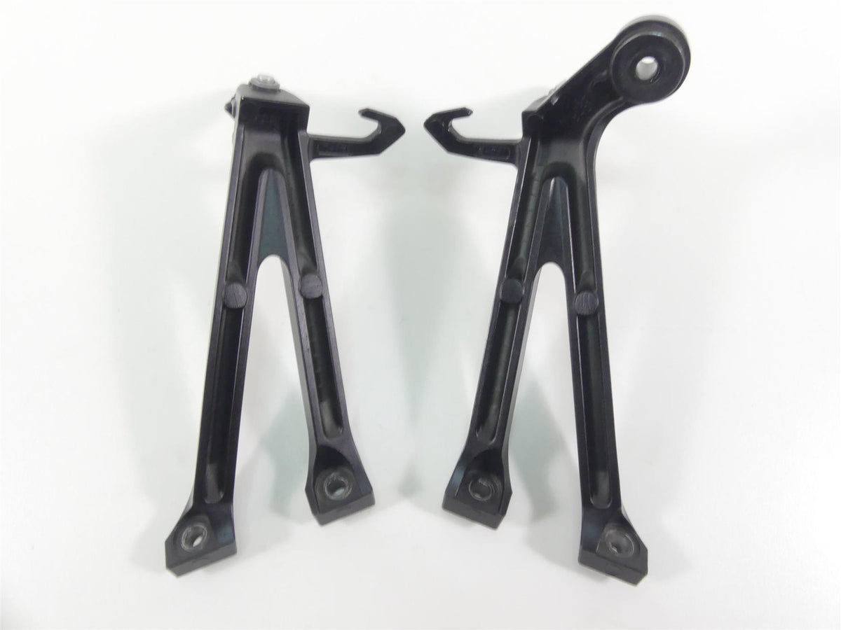 2022 Suzuki GSXR750 Rear Passenger Footpeg Foot Rest Set 43600-14J30 43700-14J30 {{ shop.shopifyCountryName }} - Mototech271