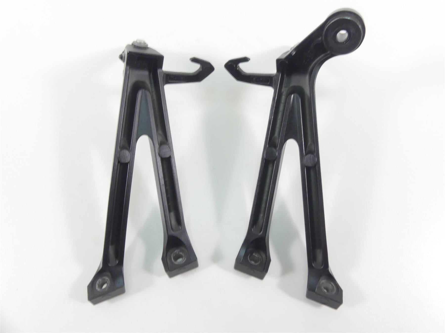 2022 Suzuki GSXR750 Rear Passenger Footpeg Foot Rest Set 43600-14J30 43700-14J30 {{ shop.shopifyCountryName }} - Mototech271