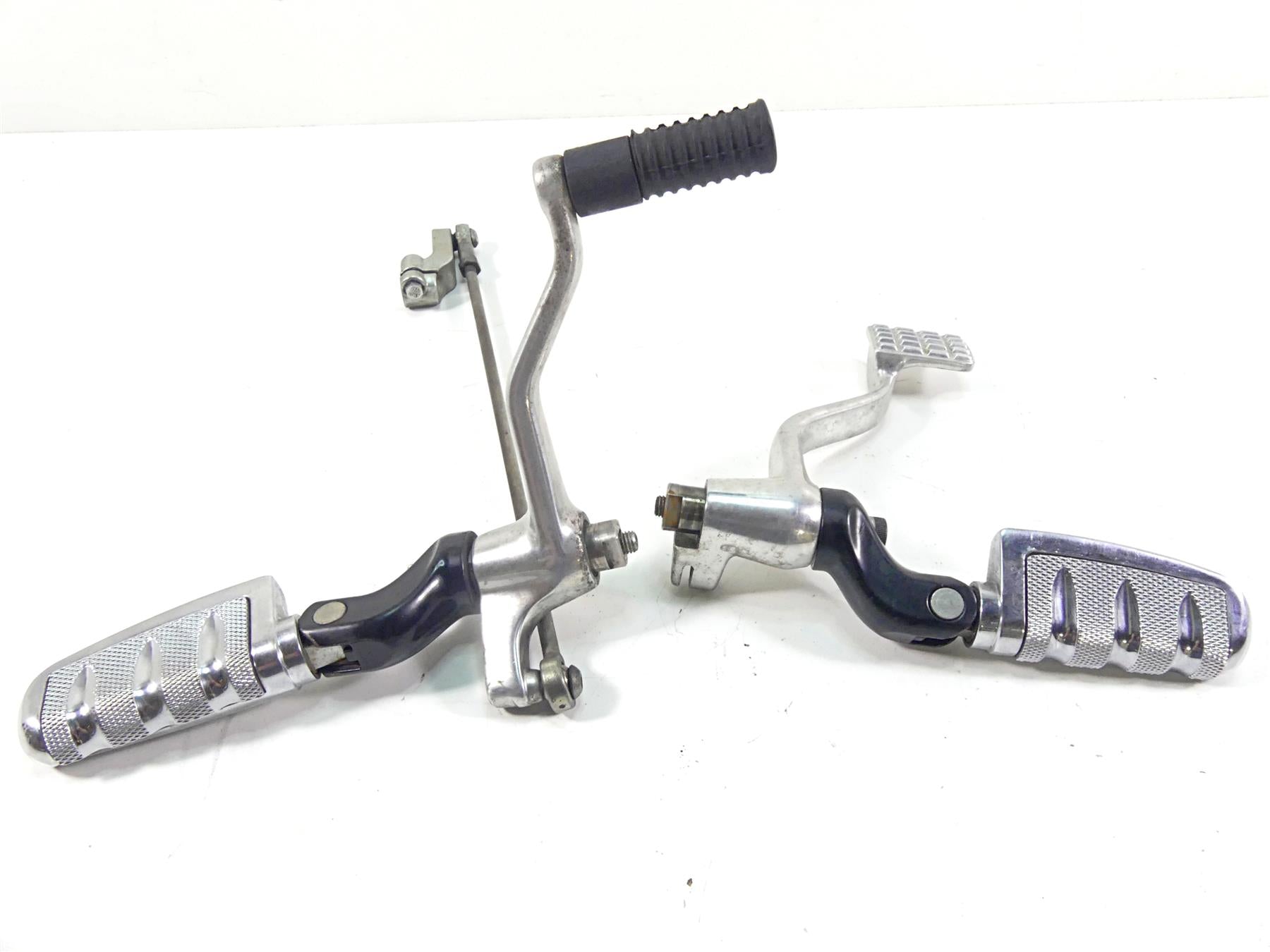 2013 Harley VRSCF Muscle Vrod Left Right Footpeg Foot Peg Rest Set 54046-12 {{ shop.shopifyCountryName }} - Mototech271
