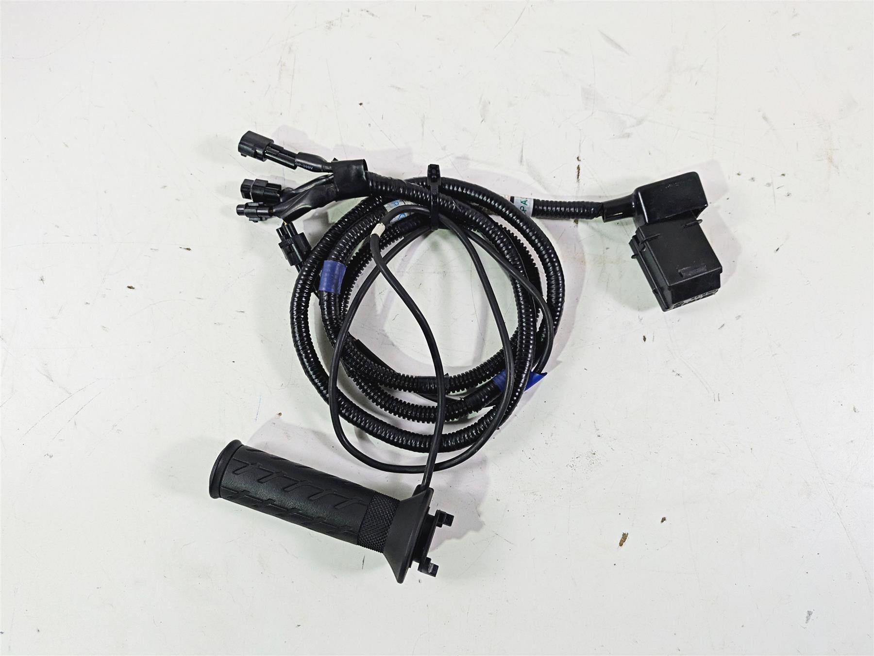 2020 Suzuki V-Strom 1050 XT Right Heated Grip + Wiring Set 57100-06822-000 {{ shop.shopifyCountryName }} - Mototech271