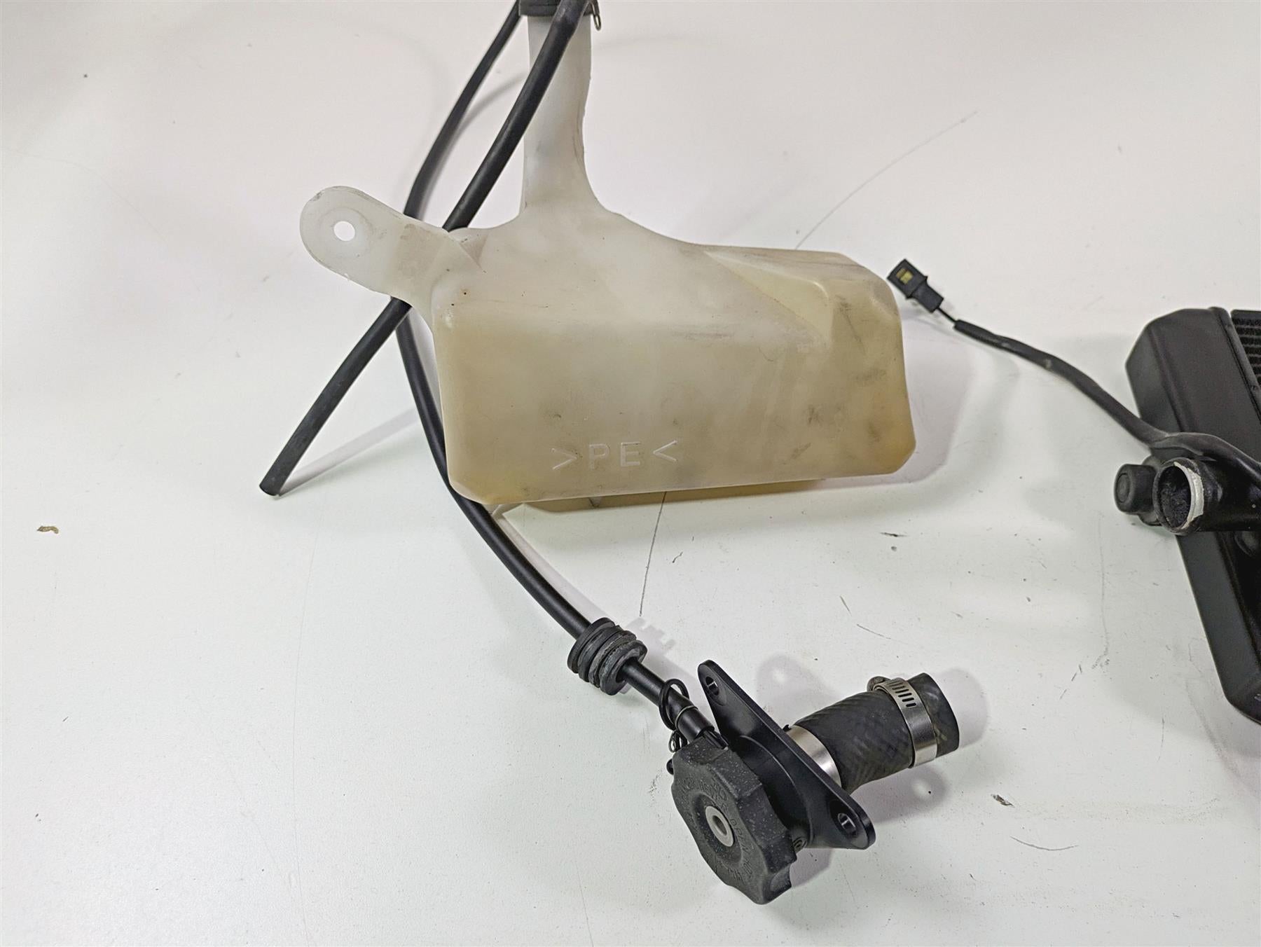 2008 Yamaha XVS1300 V-Star Tourer Radiator Fan Reservoir - READ 3D8-12461-00-00 {{ shop.shopifyCountryName }} - Mototech271
