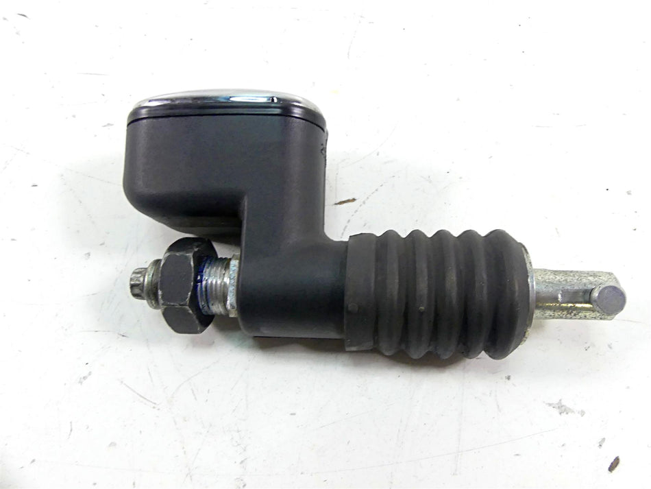 2006 Harley Touring FLHTCU SE E-Glide Rear Brake Master Cylinder 46467-05 {{ shop.shopifyCountryName }} - Mototech271