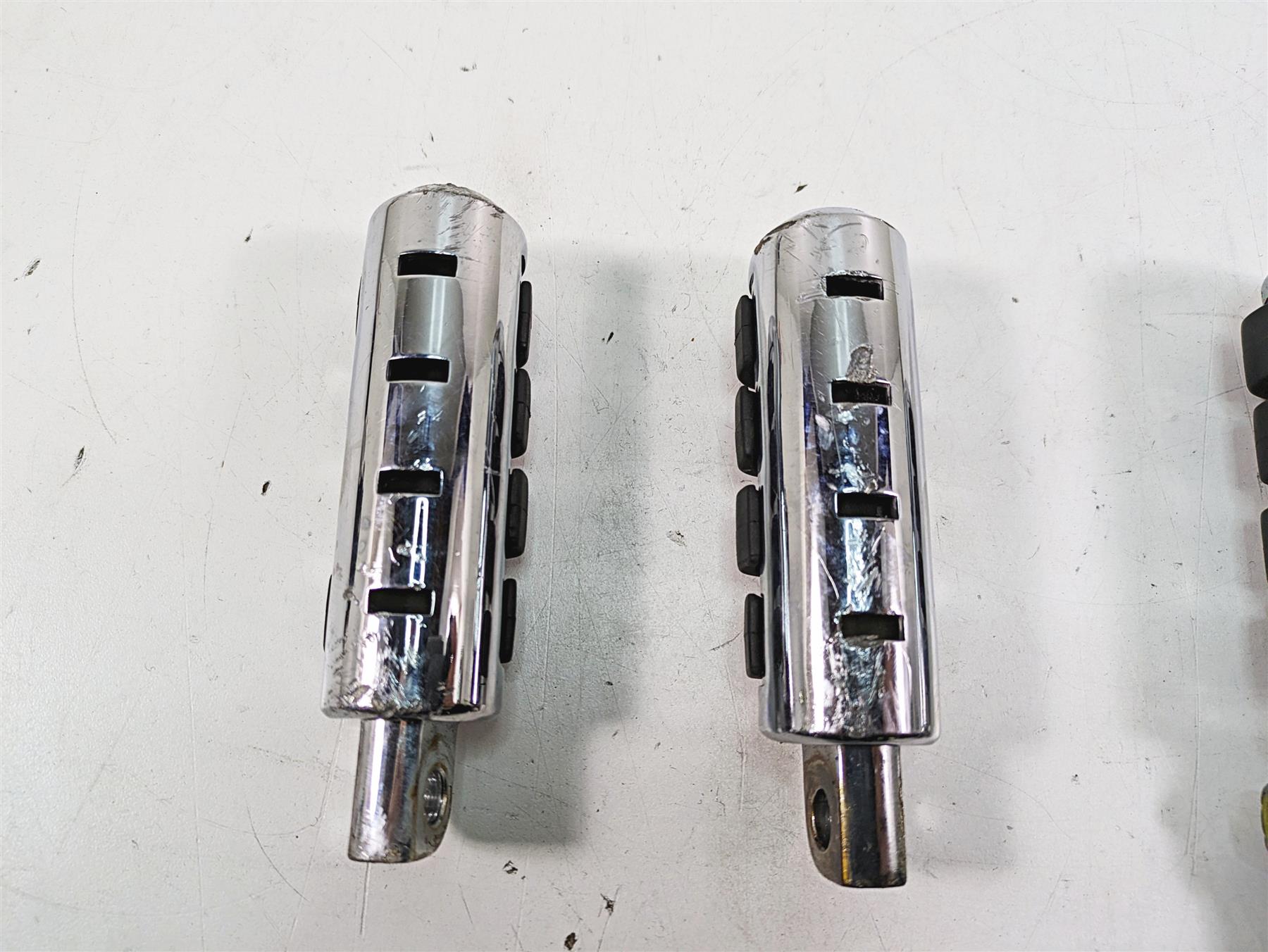 2006 Harley Softail FXSTSI Springer Front Rear Chrome Foot Peg Rest Set 50942-00 {{ shop.shopifyCountryName }} - Mototech271