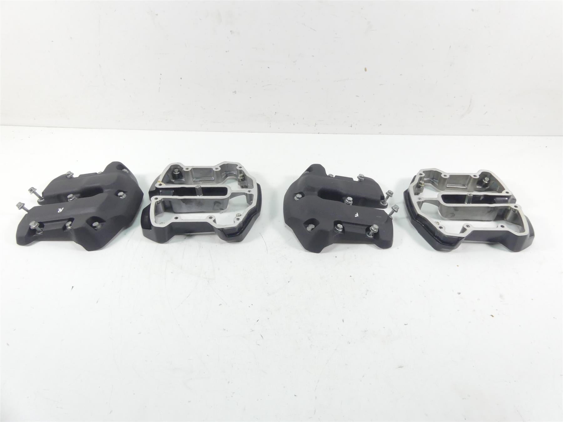 2021 Harley Softail FXBBS Street Bob Cylinder Head Valve Cover Set 25700697 {{ shop.shopifyCountryName }} - Mototech271