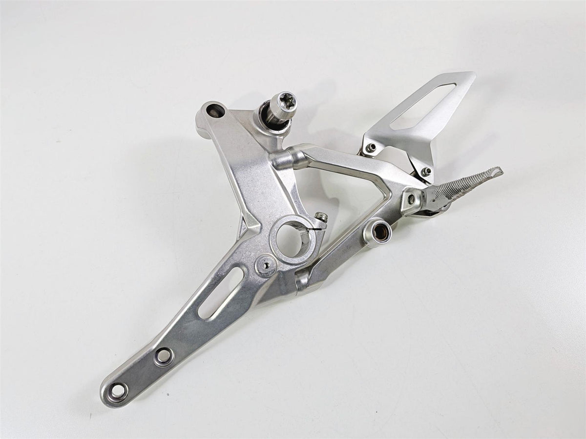 2019 Ducati 959 Panigale Left Frame Mount & Footpeg Set 8291E061AA 82424631AA {{ shop.shopifyCountryName }} - Mototech271