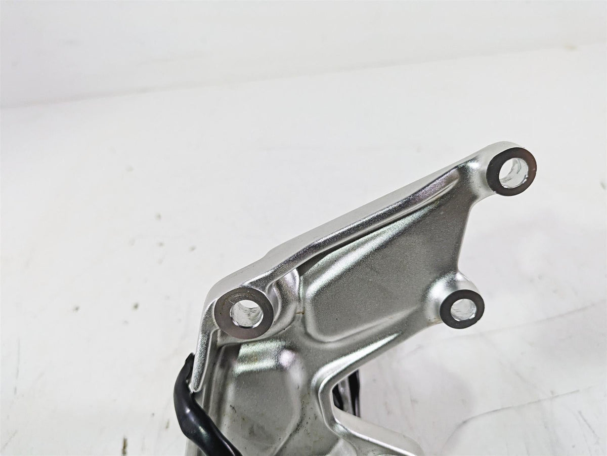 2021 Yamaha Tenere 700 XTZ7 Right Footpeg Foot Peg & Mount BW3-F7443-00-00 {{ shop.shopifyCountryName }} - Mototech271