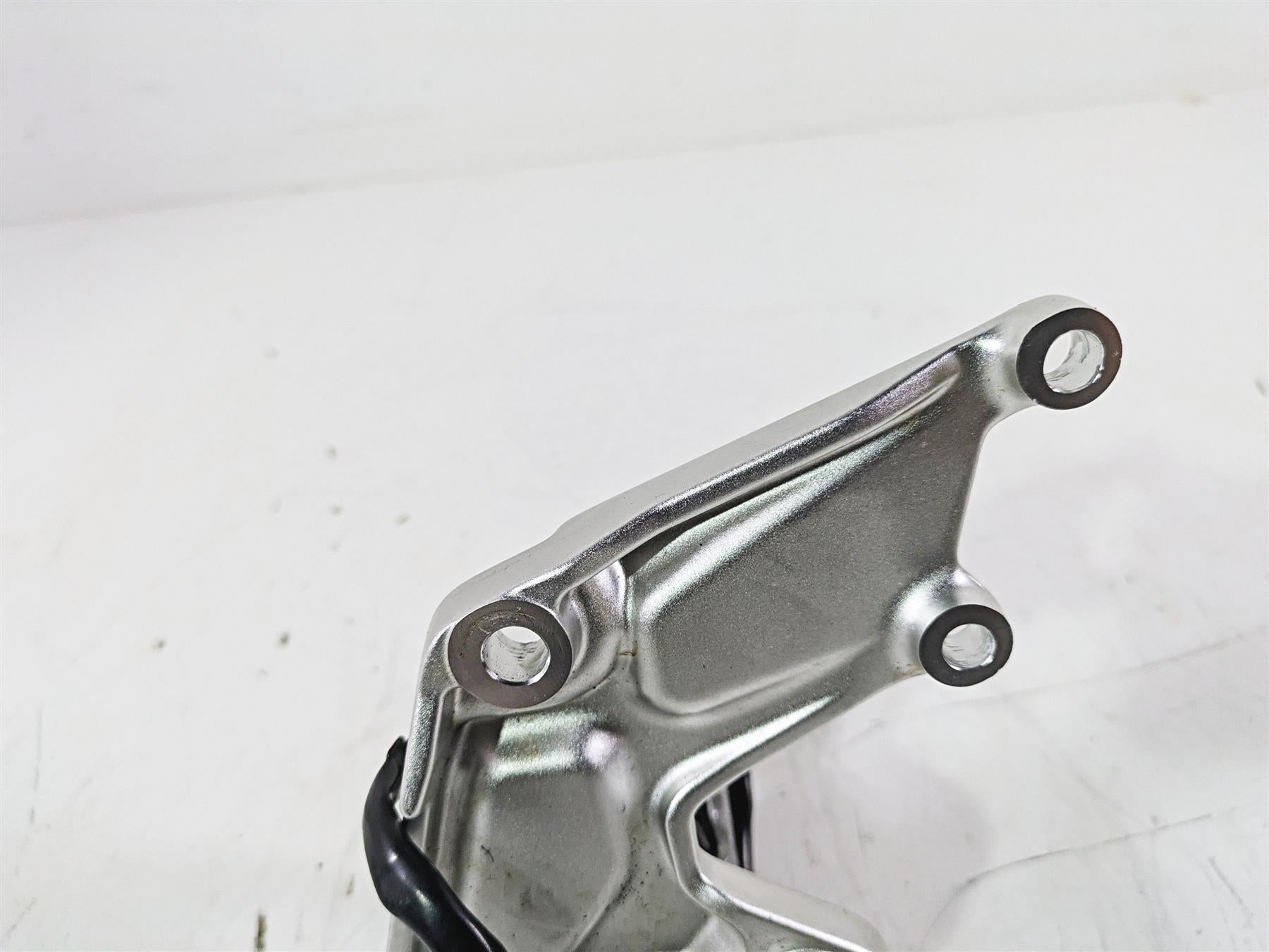 2021 Yamaha Tenere 700 XTZ7 Right Footpeg Foot Peg & Mount BW3-F7443-00-00 {{ shop.shopifyCountryName }} - Mototech271