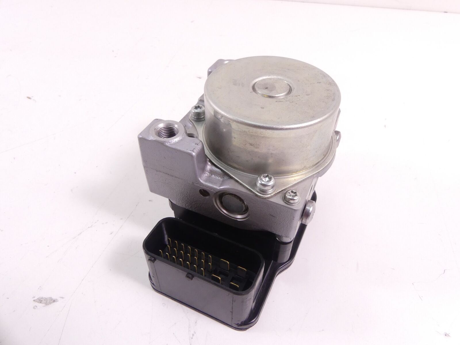 2014 Triumph Tiger 800 ABS Nissin Abs Brake Pump Pressure Module T2022016 {{ shop.shopifyCountryName }} - Mototech271